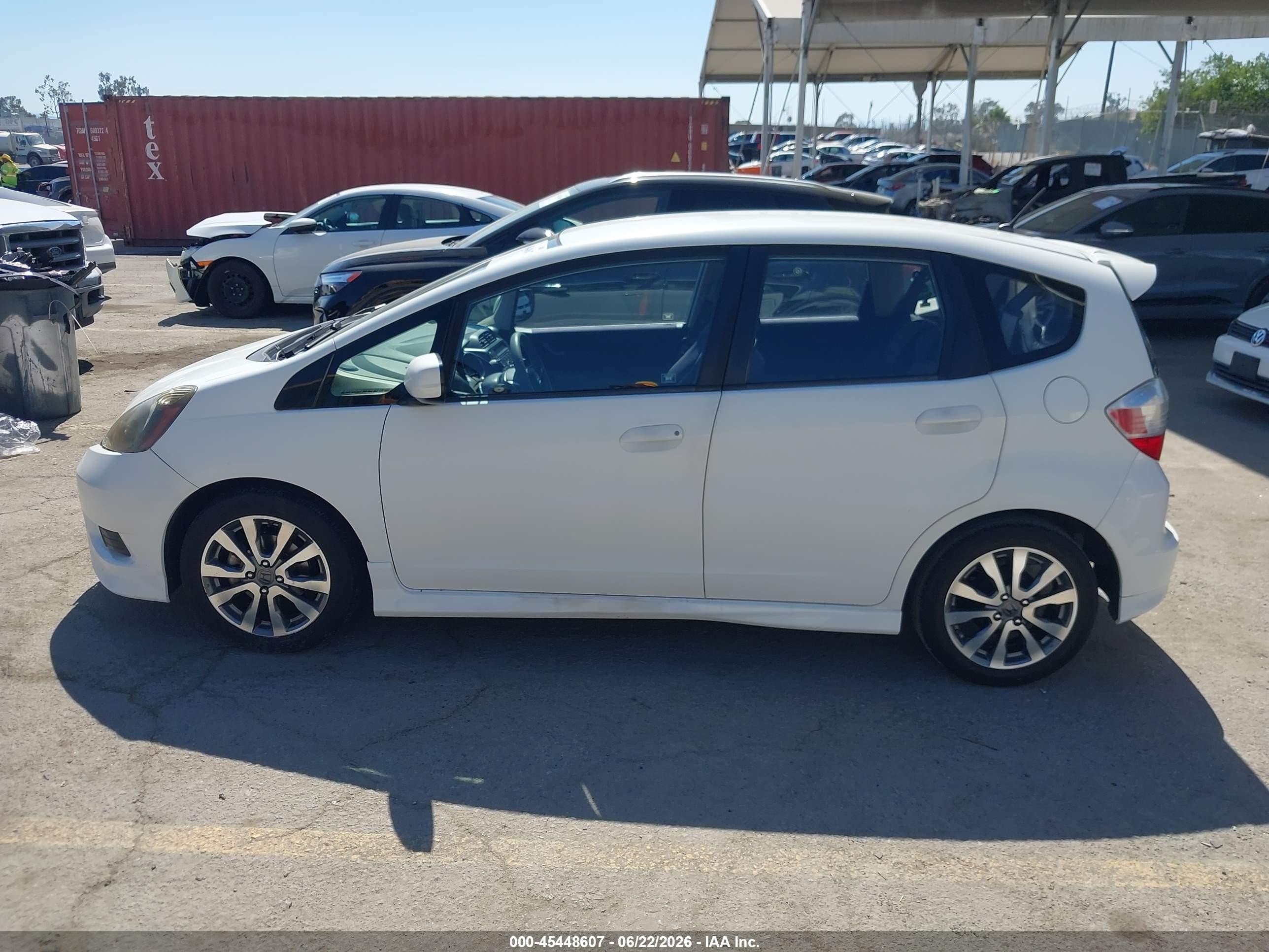 2013 Honda Fit Sport White vin: JHMGE8H54DC002741
