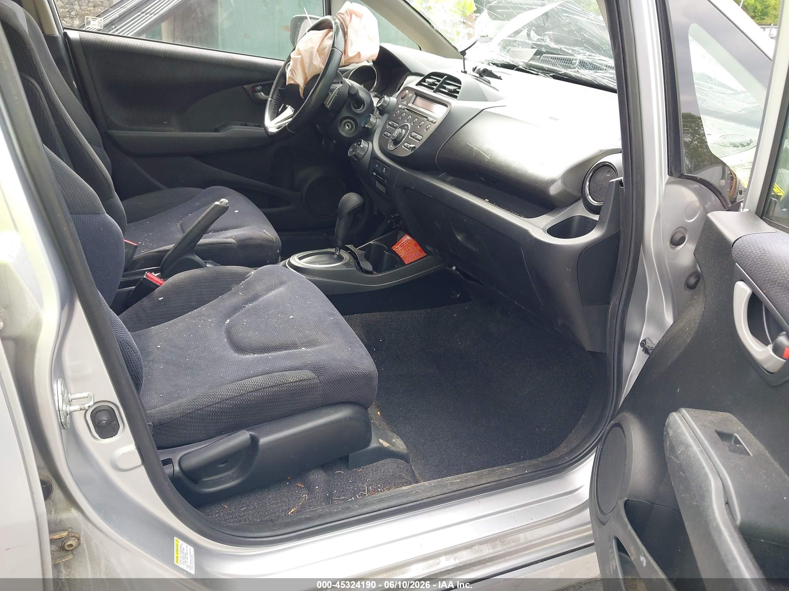 2013 Honda Fit Sport Silver vin: JHMGE8H54DC040079