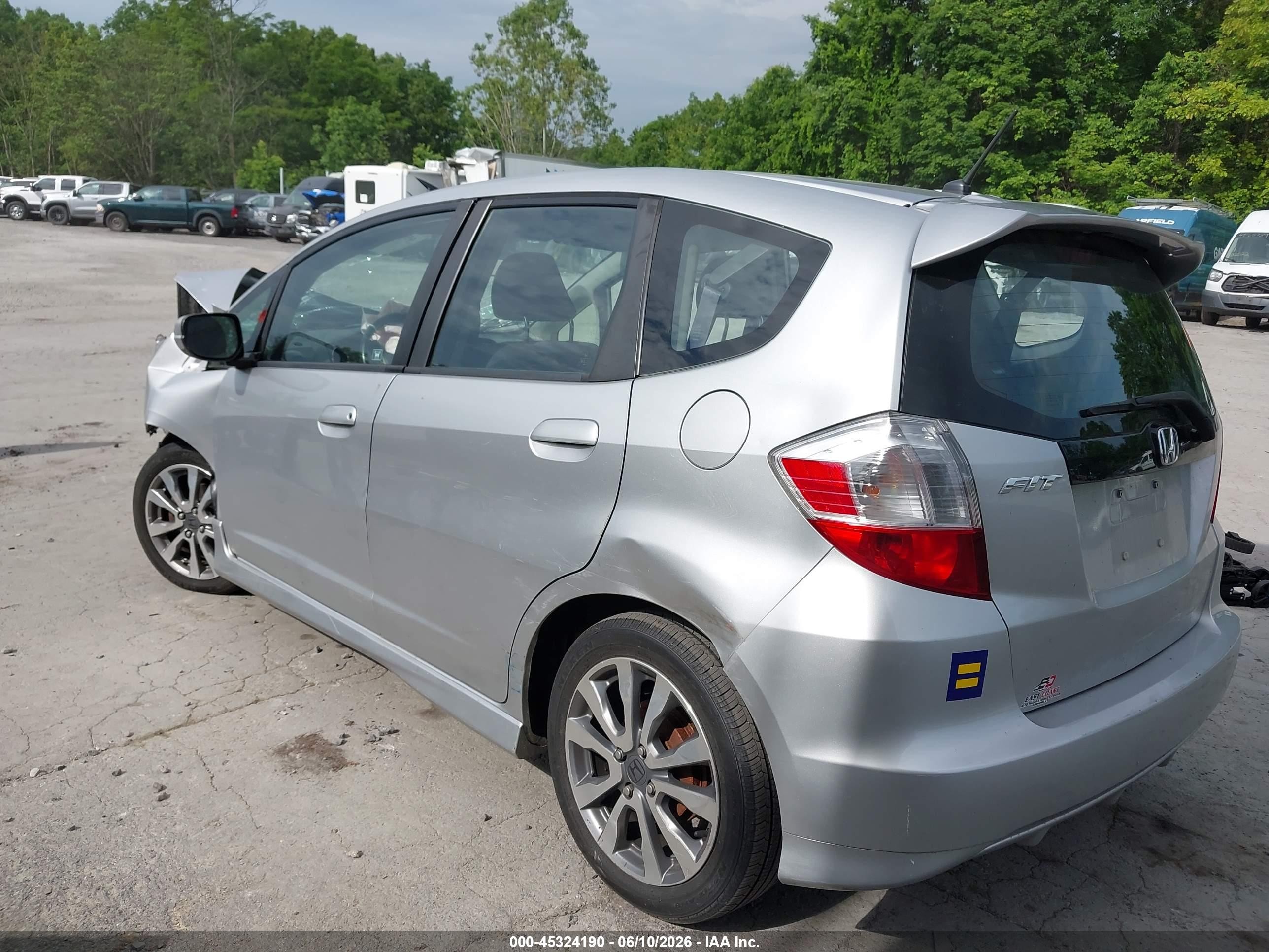 2013 Honda Fit Sport Silver vin: JHMGE8H54DC040079