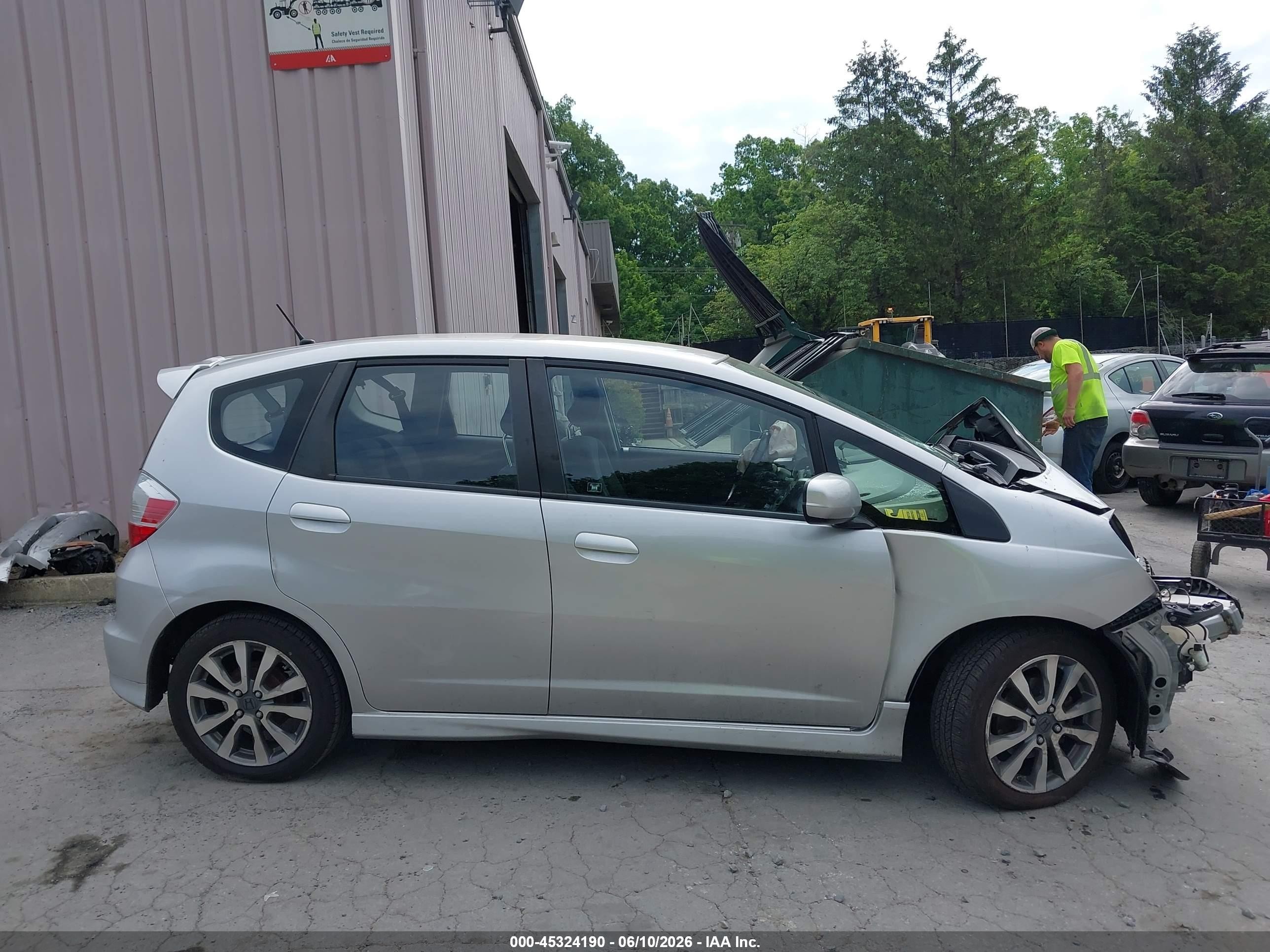 2013 Honda Fit Sport Silver vin: JHMGE8H54DC040079