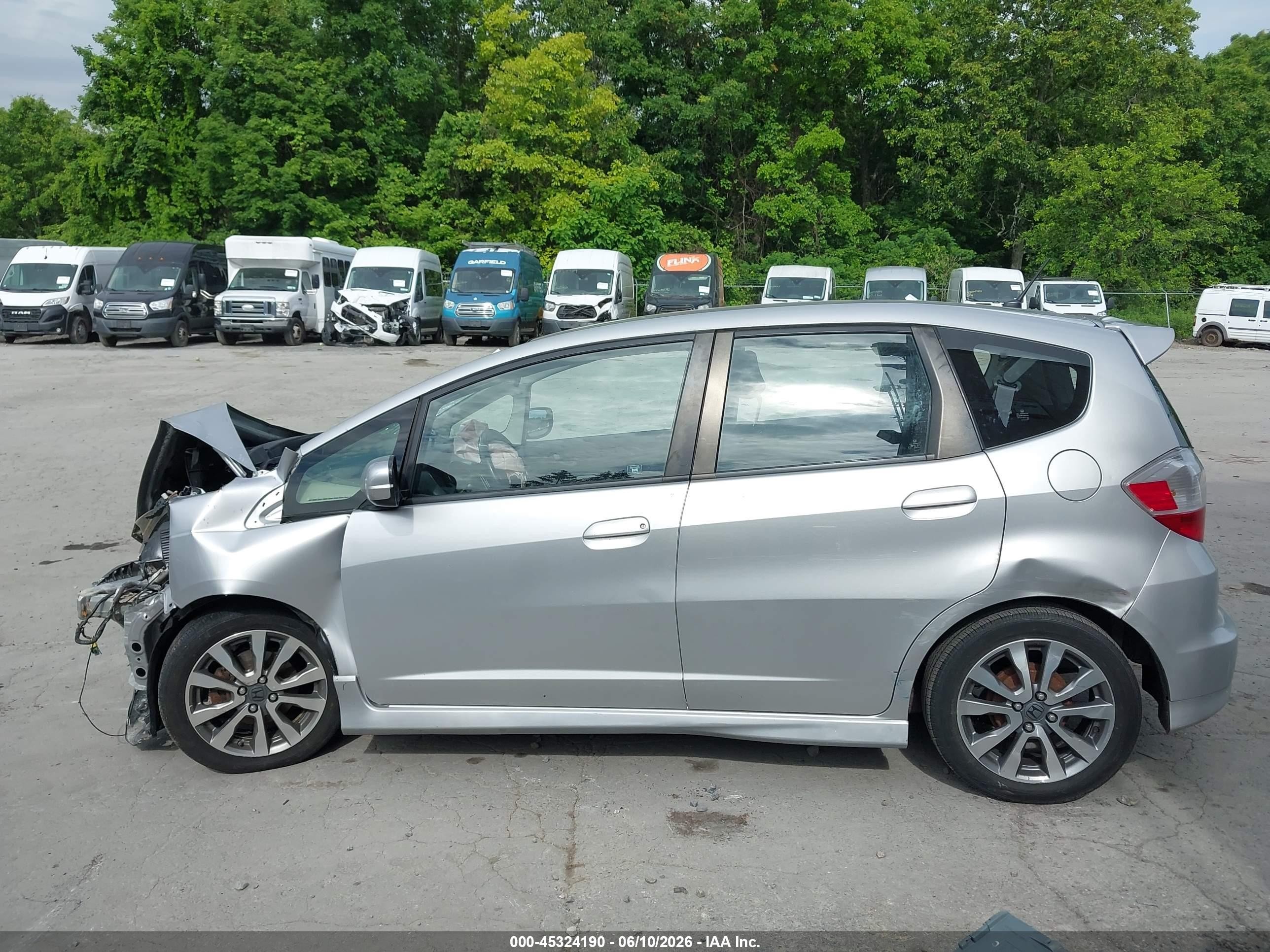 2013 Honda Fit Sport Silver vin: JHMGE8H54DC040079