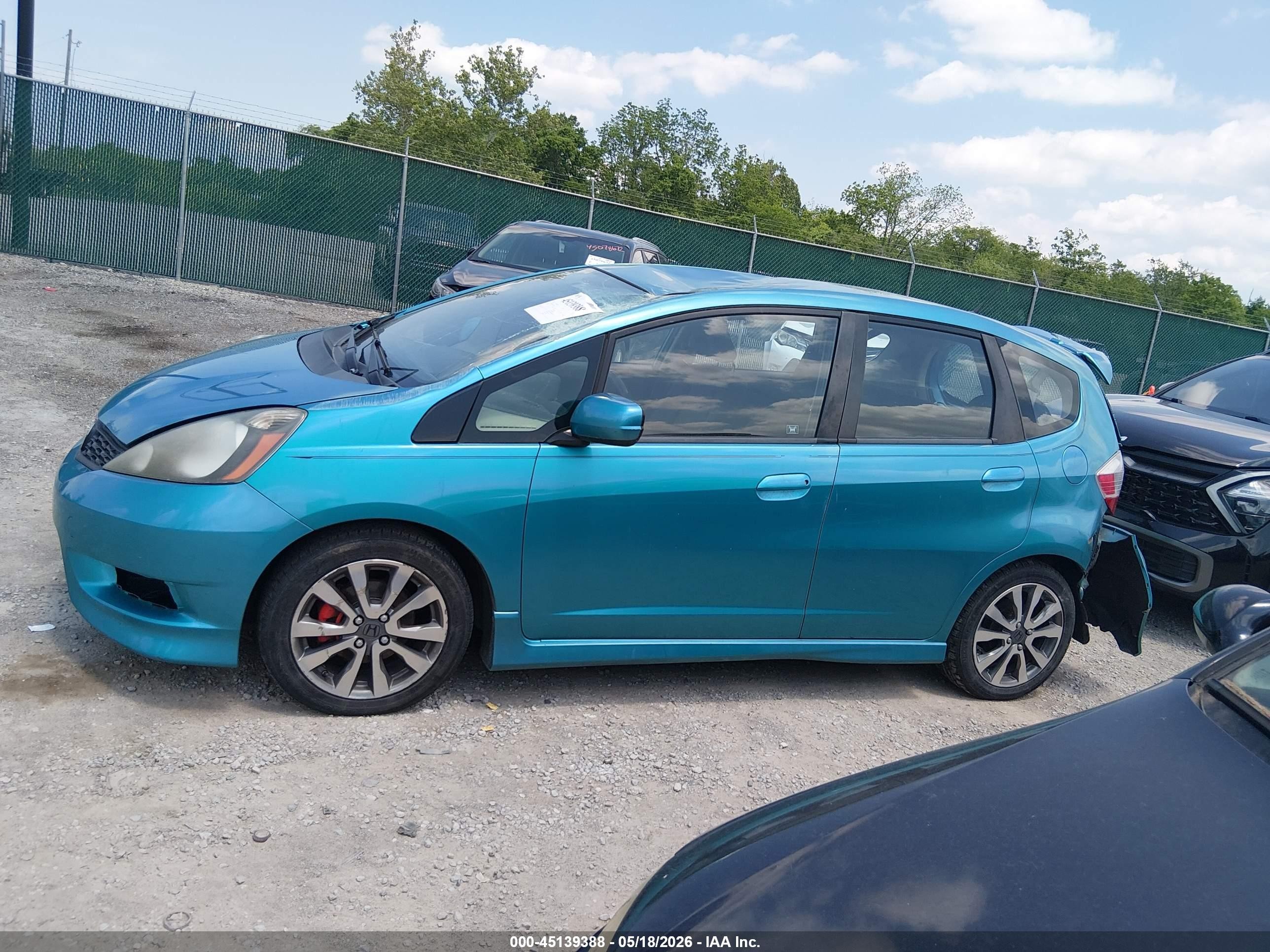 2013 Honda Fit Sport Blue vin: JHMGE8H54DC062437