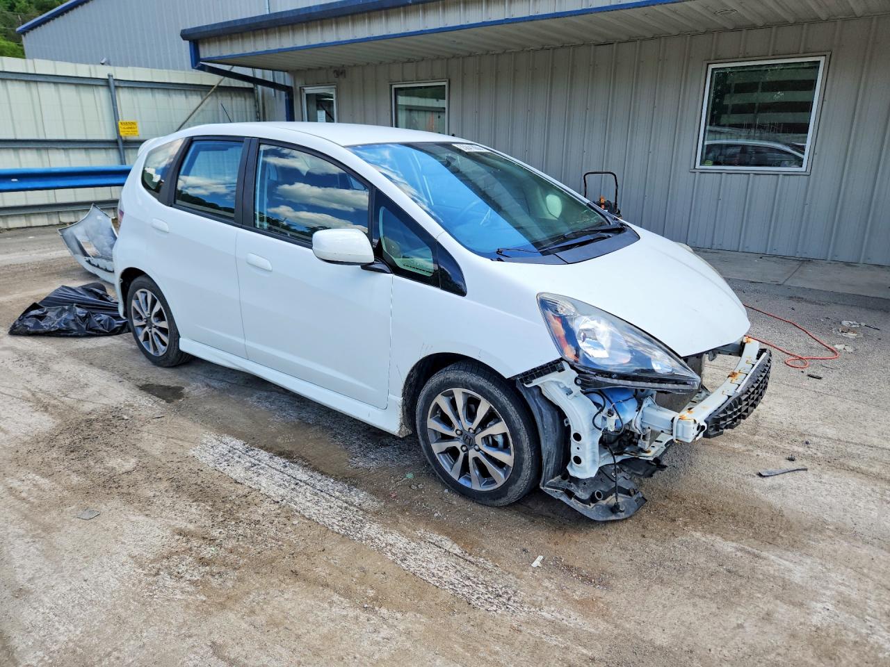 2013 Honda Fit Sport Белый vin: JHMGE8H54DC071090