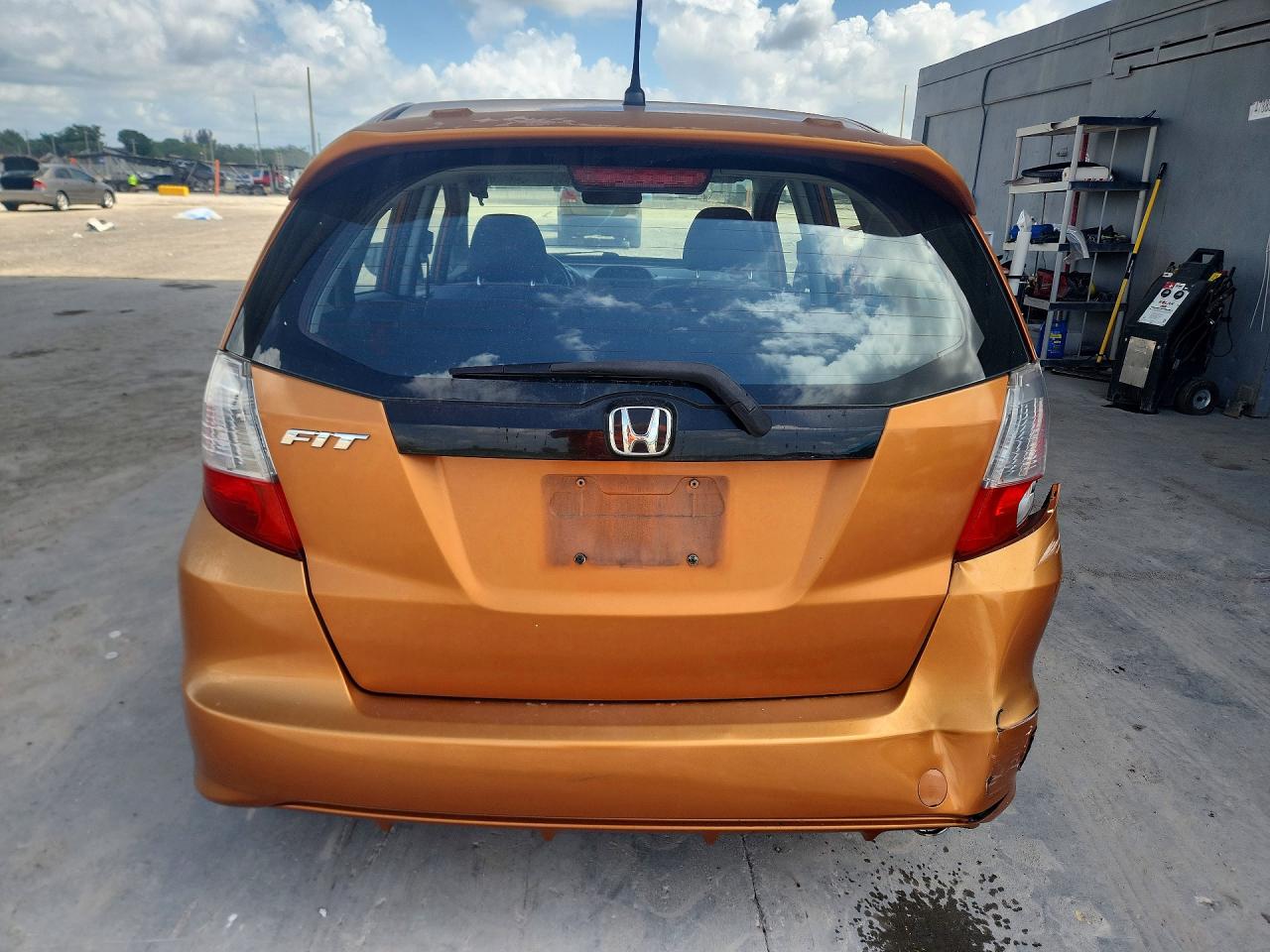 2011 Honda Fit Sport Orange vin: JHMGE8H55BC012630