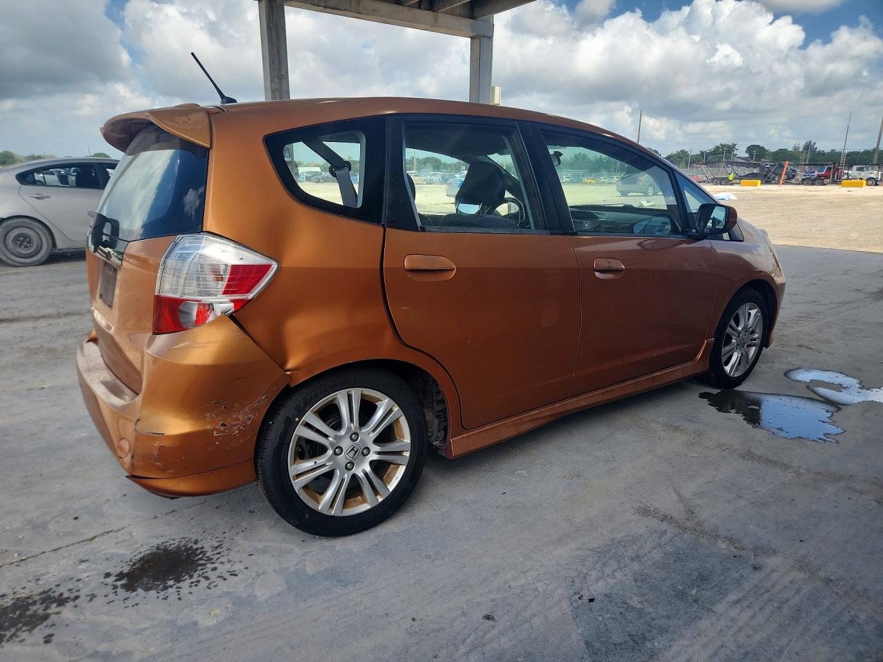 2011 Honda Fit Sport Orange vin: JHMGE8H55BC012630