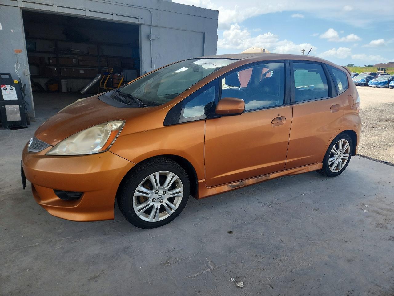 2011 Honda Fit Sport Orange vin: JHMGE8H55BC012630