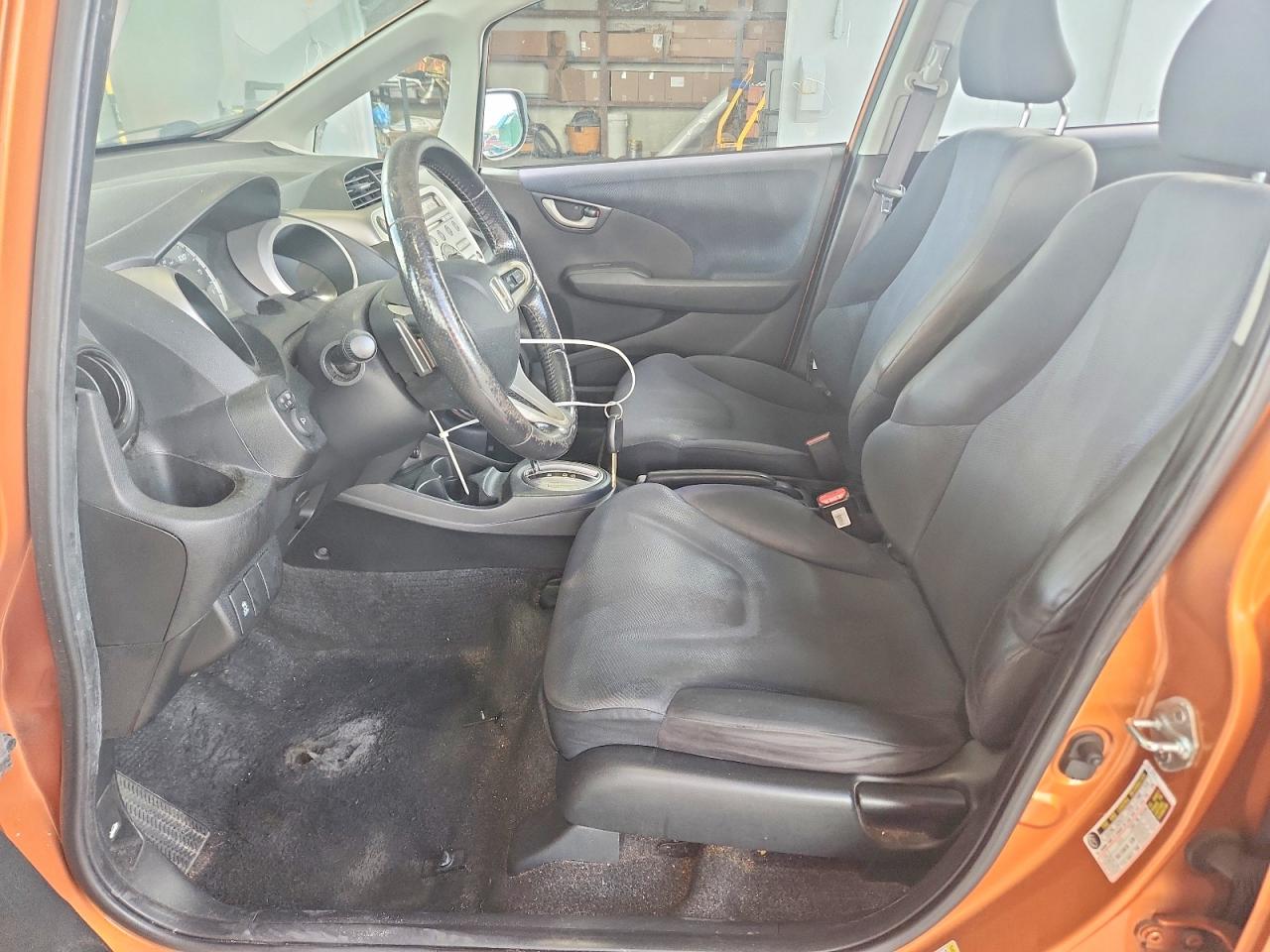 2011 Honda Fit Sport Orange vin: JHMGE8H55BC012630