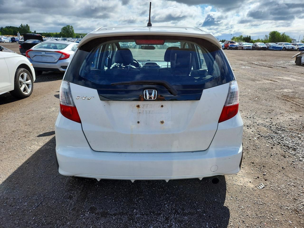 2011 Honda Fit White vin: JHMGE8H55BC801375