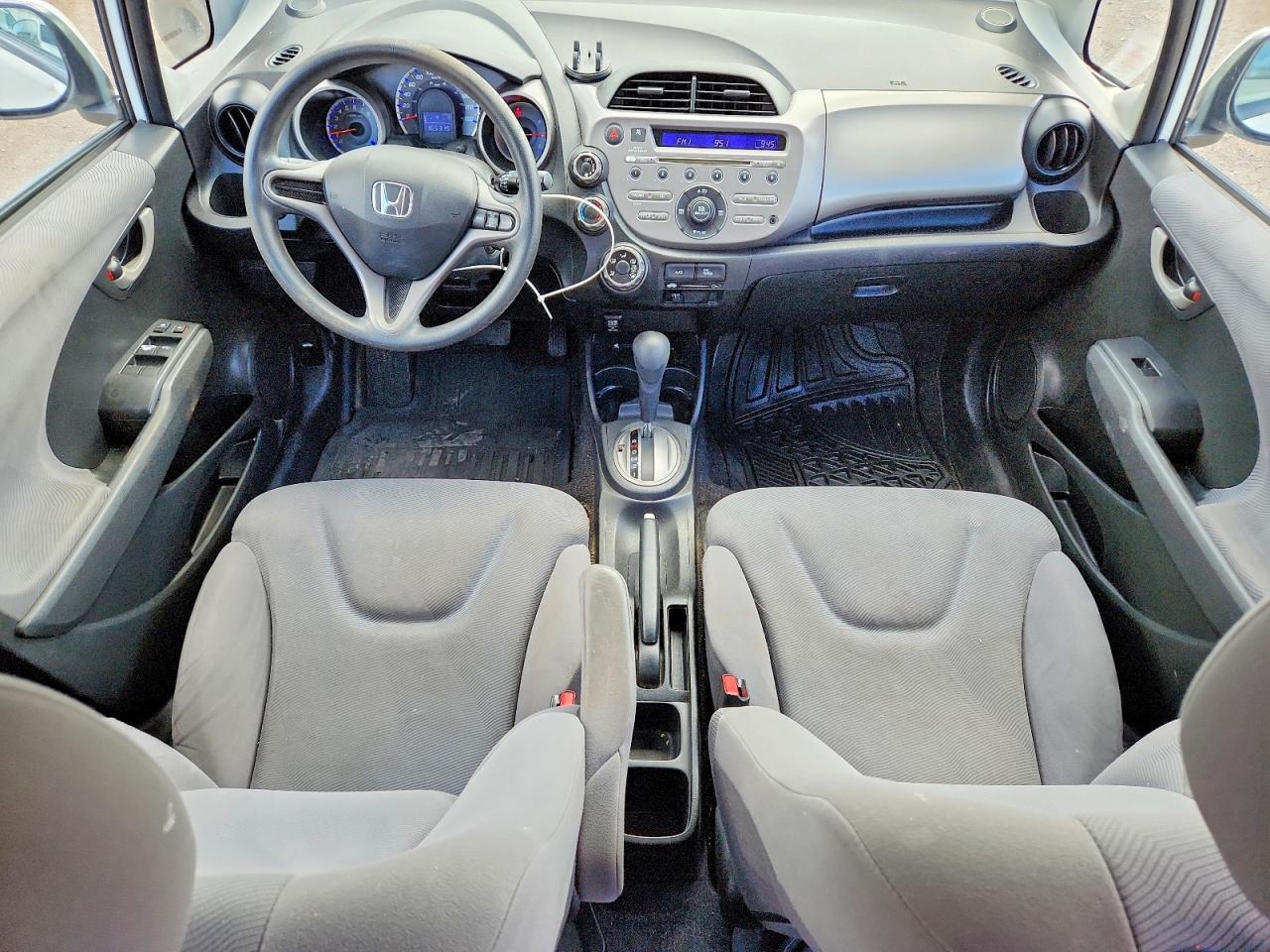 2011 Honda Fit White vin: JHMGE8H55BC801375