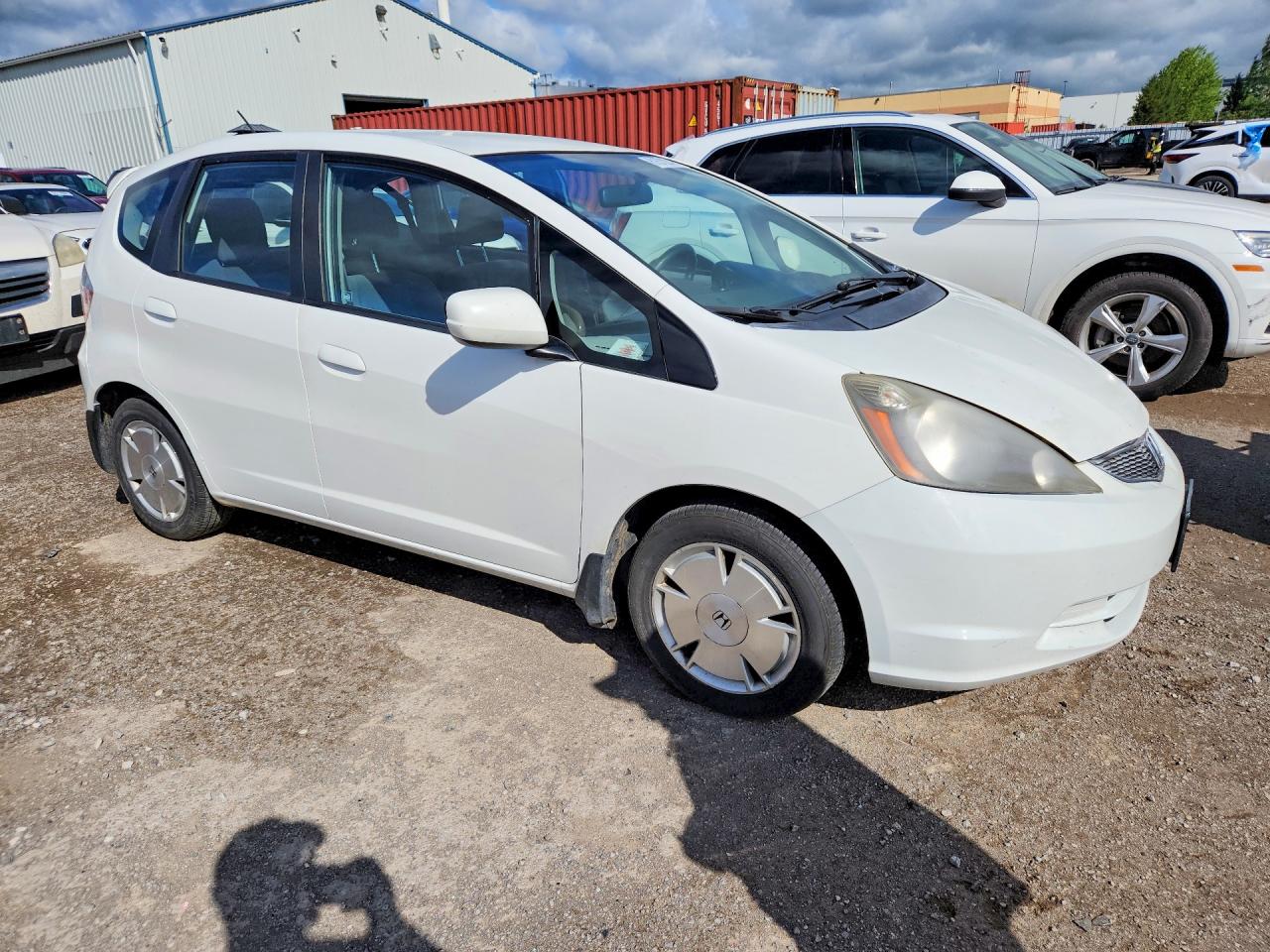 2011 Honda Fit White vin: JHMGE8H55BC801375