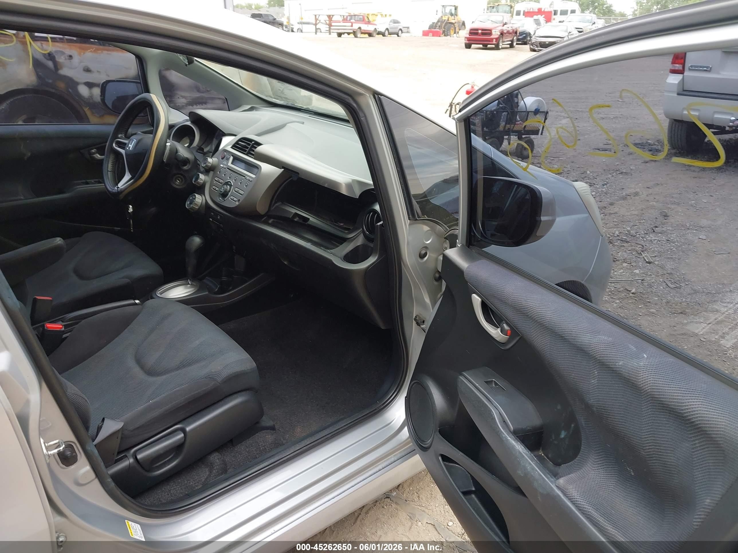 2011 Honda Fit Sport Silver vin: JHMGE8H55BS004775