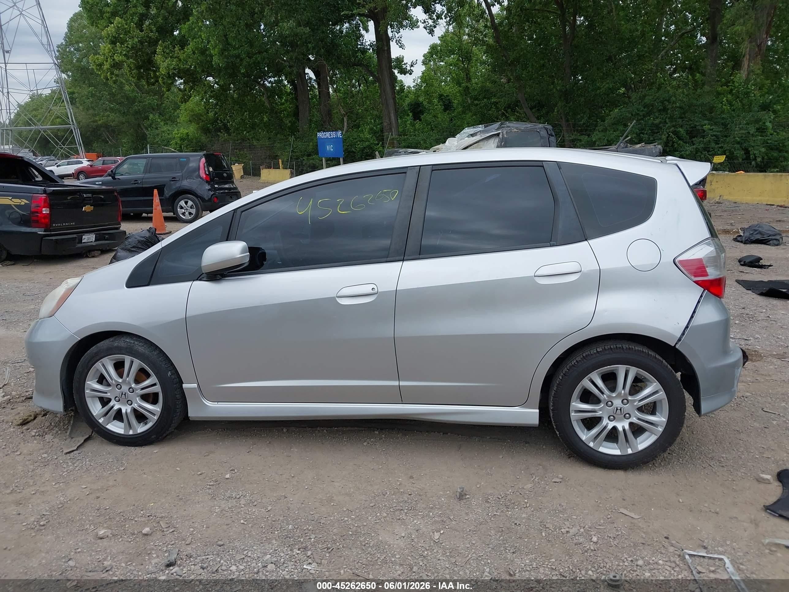 2011 Honda Fit Sport Silver vin: JHMGE8H55BS004775