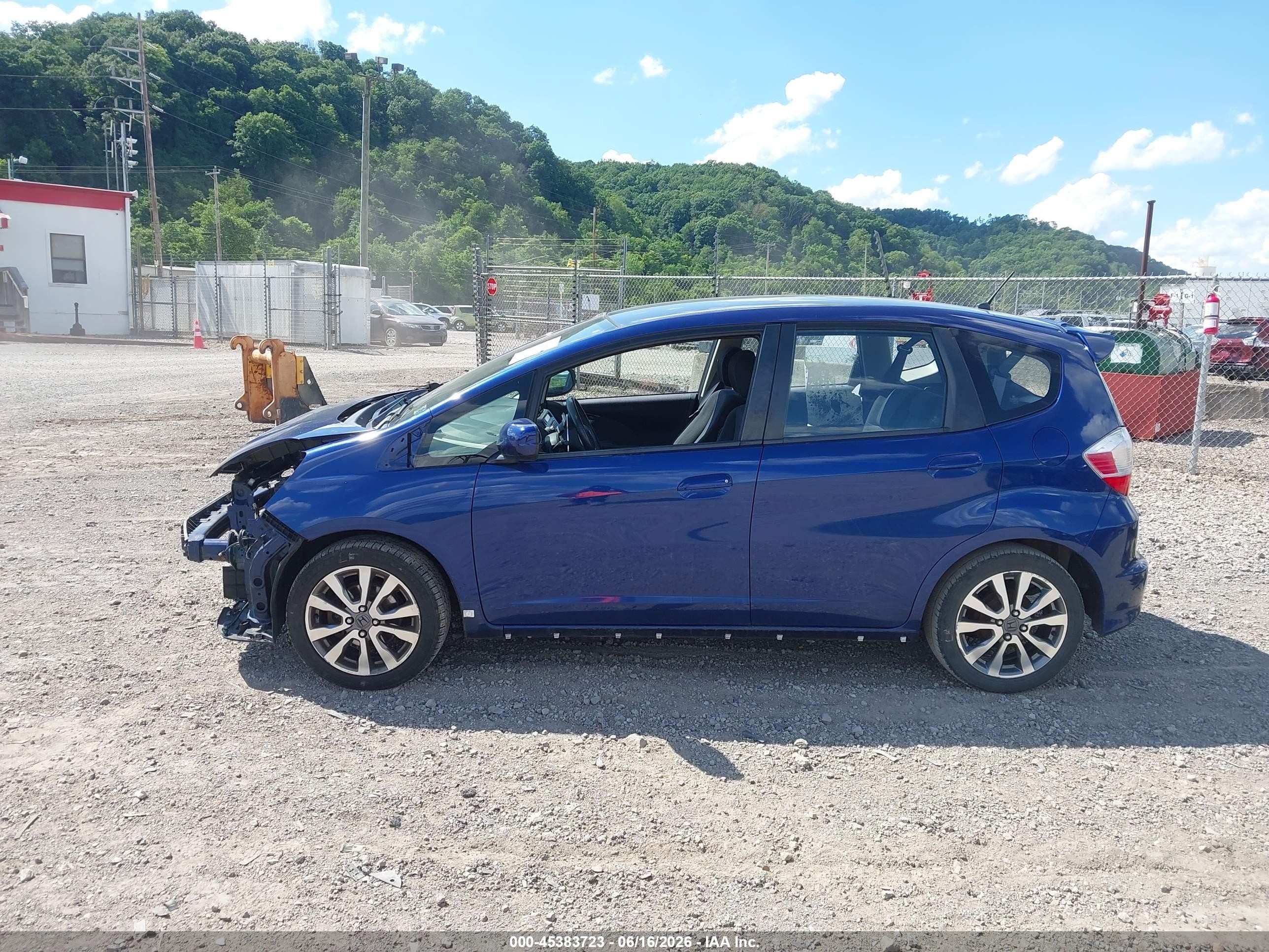 2013 Honda Fit Sport Blue vin: JHMGE8H55DC030533