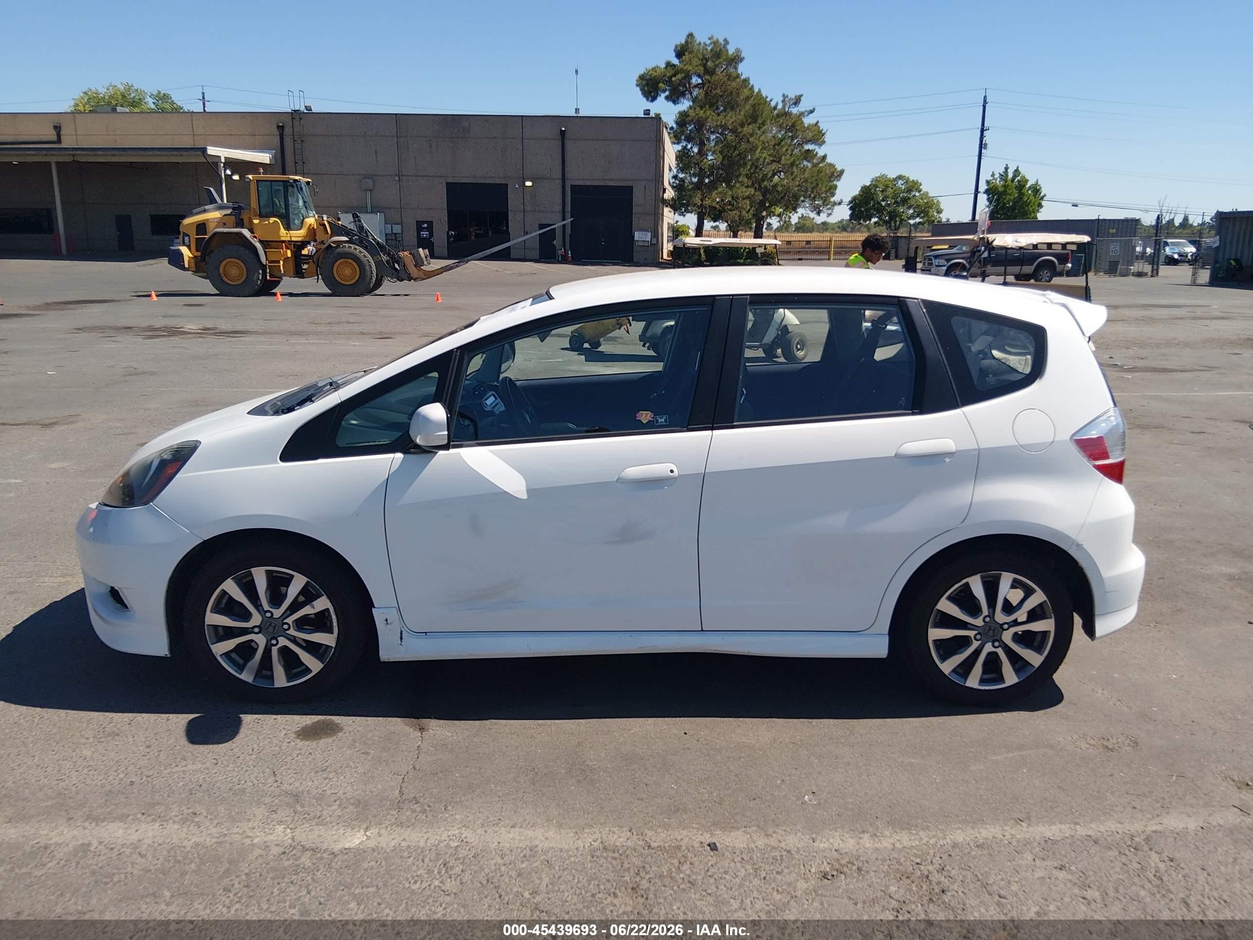 2013 Honda Fit Sport White vin: JHMGE8H56DC006628