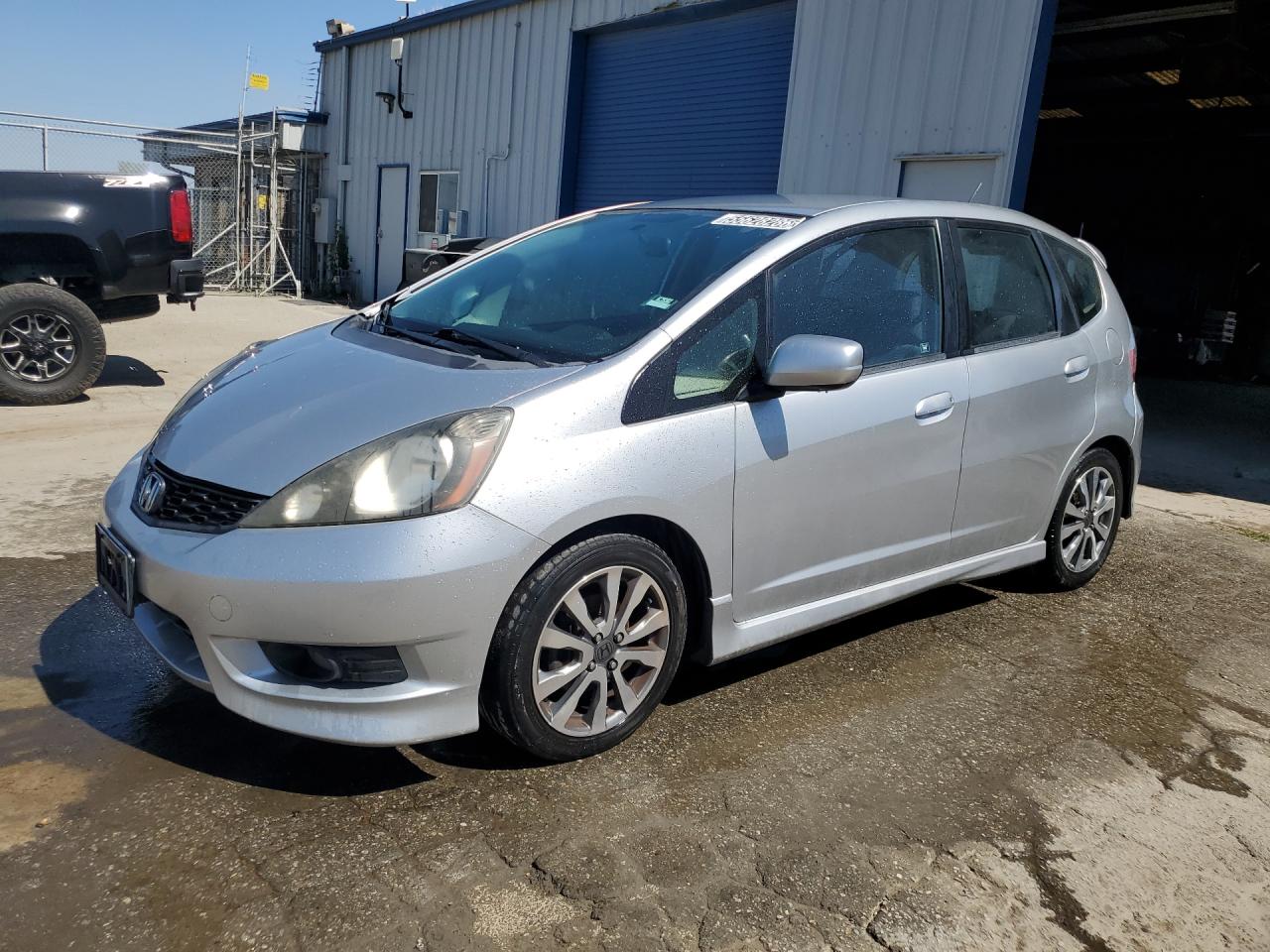 2013 Honda Fit Sport Silver vin: JHMGE8H56DC013109 Damage: Left Front Tire, Worn, Replacement Required