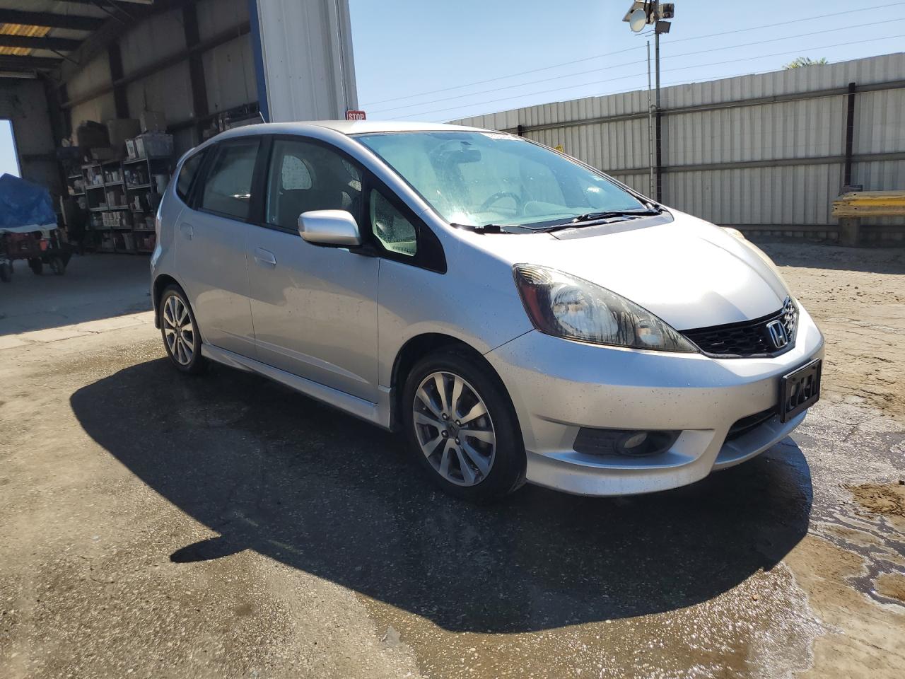 2013 Honda Fit Sport Silver vin: JHMGE8H56DC013109 Damage: Right Front Tire, Worn, Replacement Required