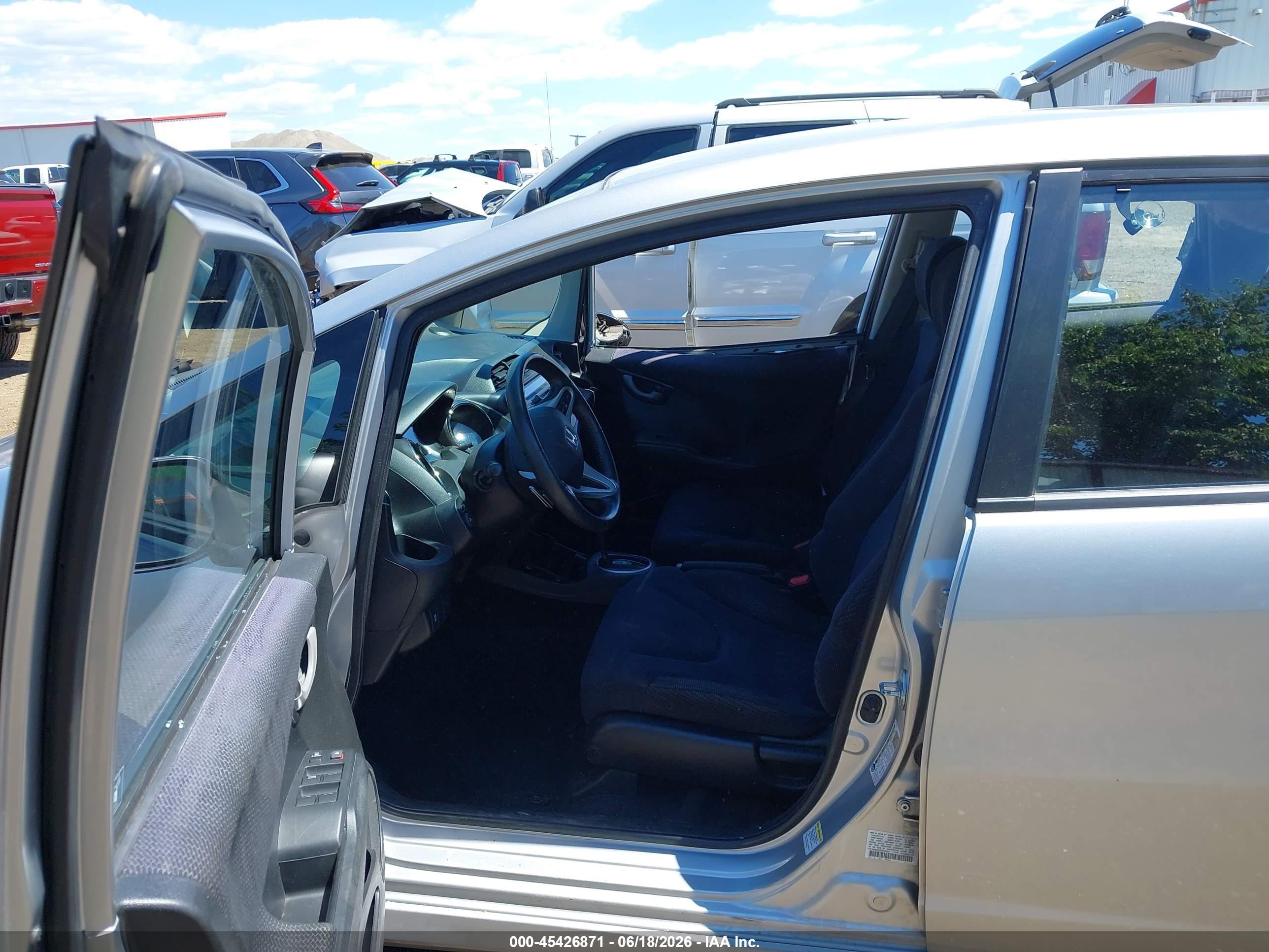 2013 Honda Fit Sport Silver vin: JHMGE8H56DC058907
