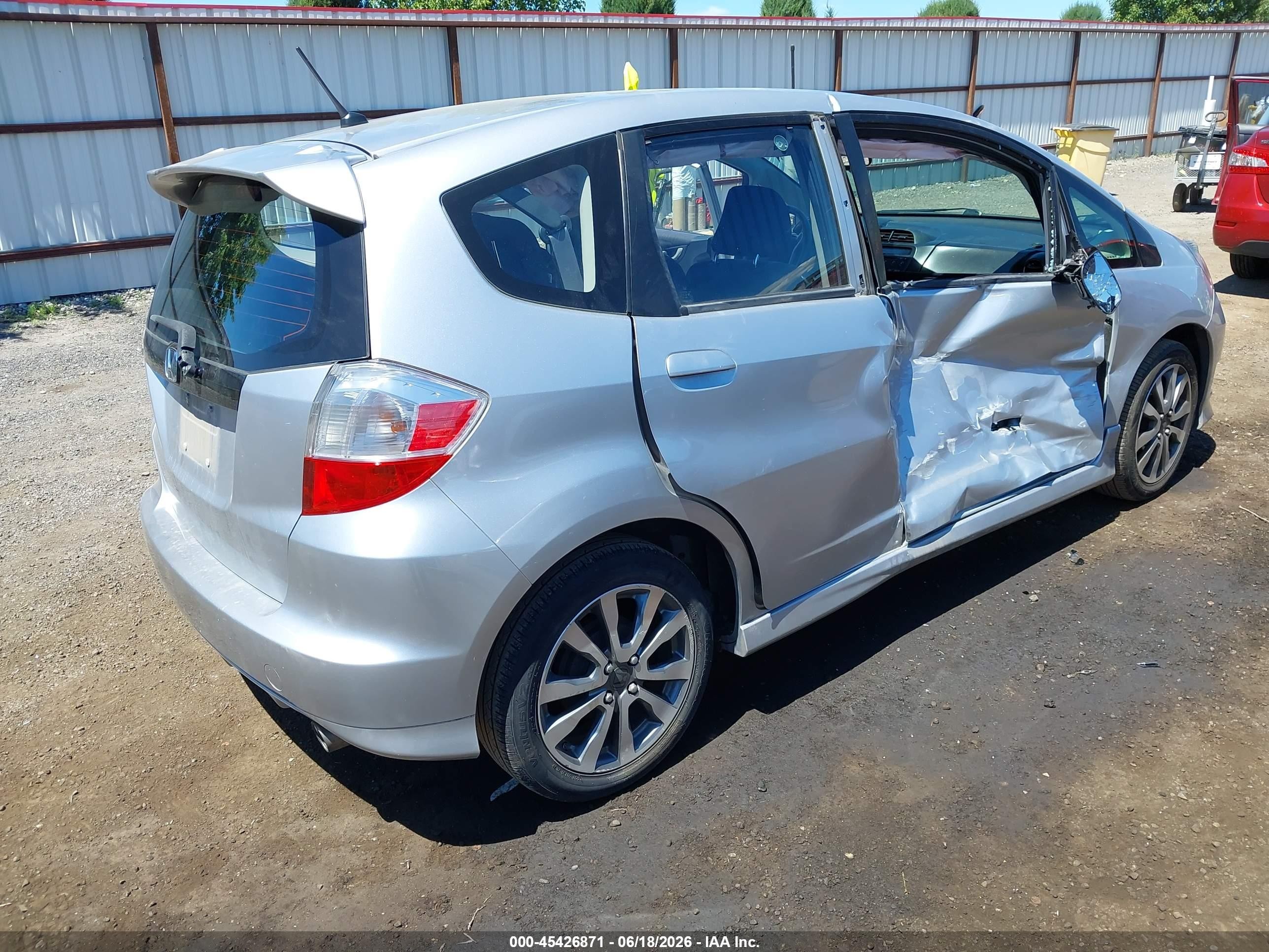 2013 Honda Fit Sport Silver vin: JHMGE8H56DC058907