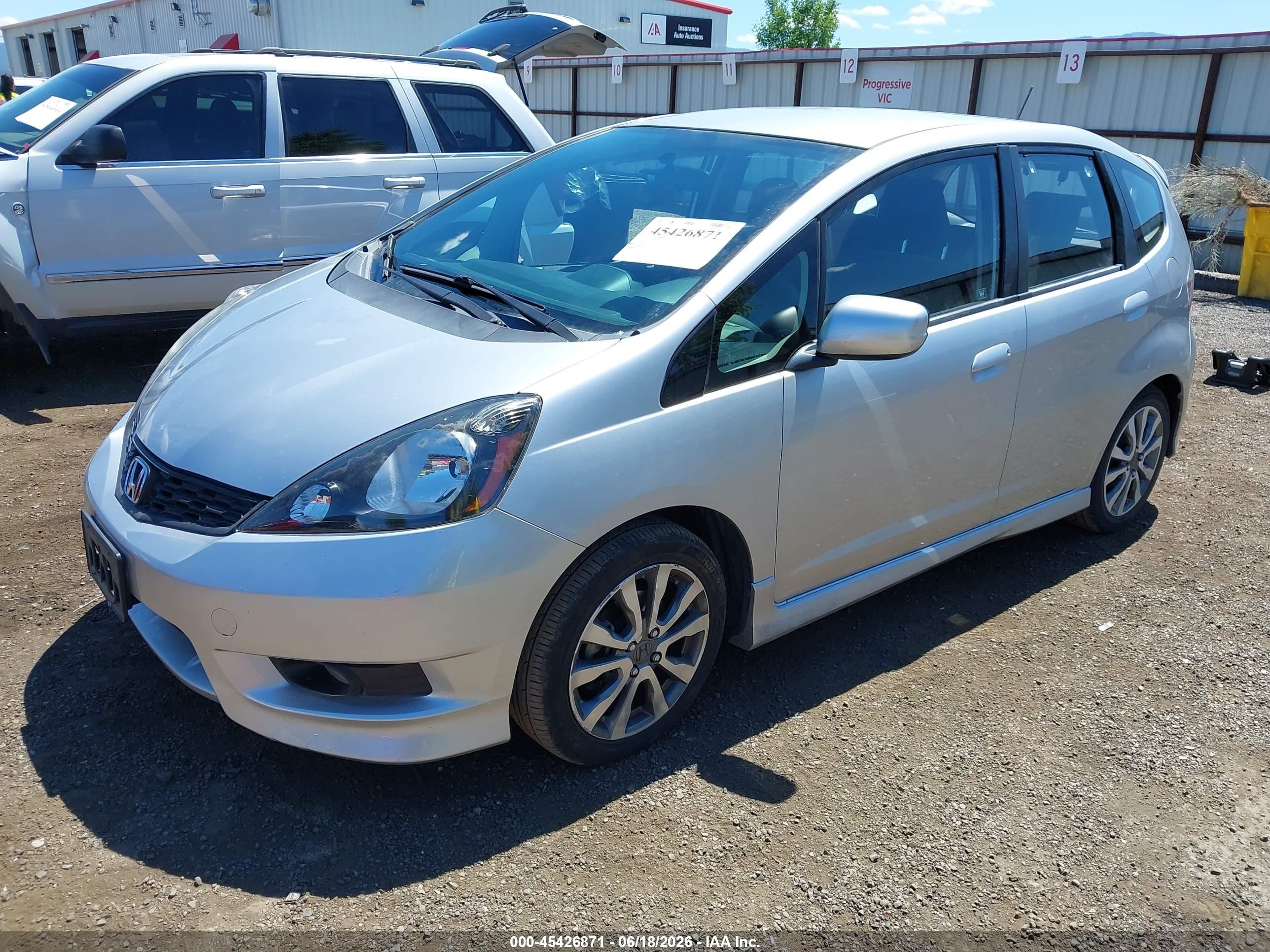 2013 Honda Fit Sport Silver vin: JHMGE8H56DC058907