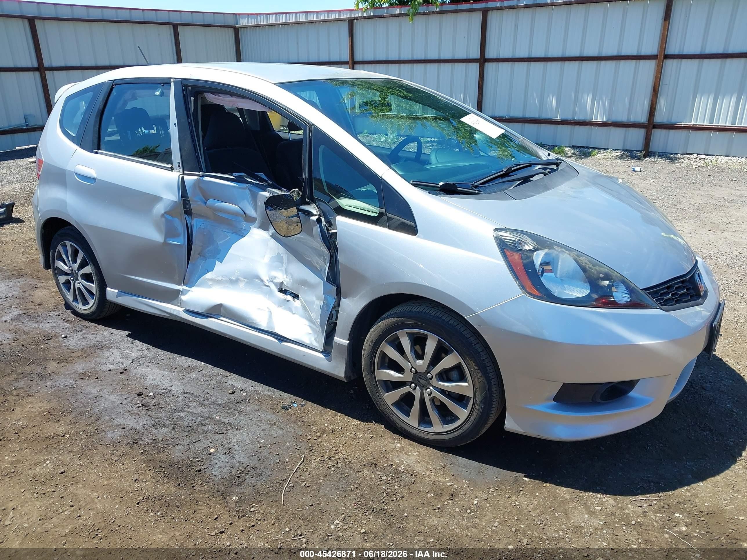 2013 Honda Fit Sport Silver vin: JHMGE8H56DC058907