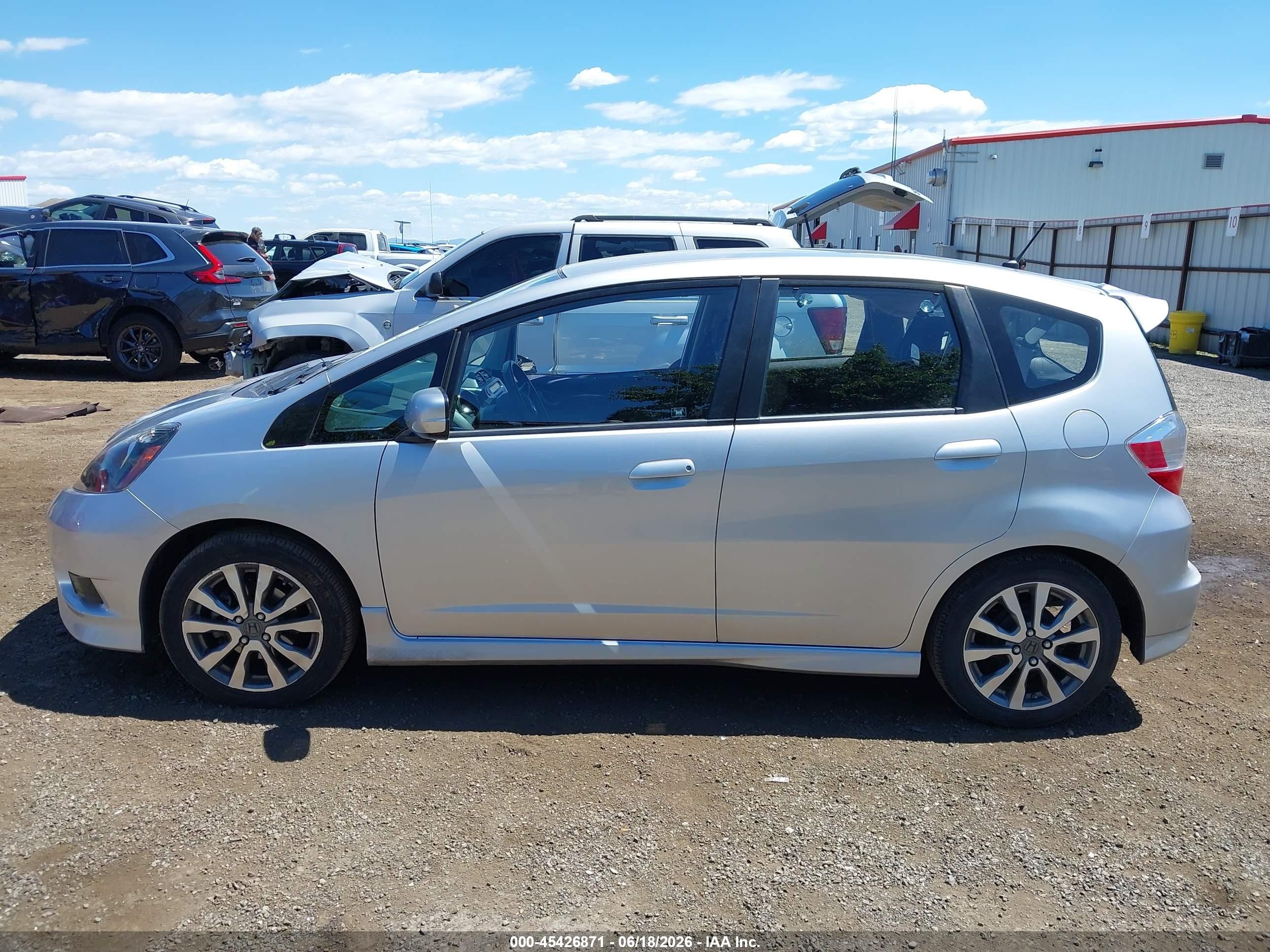 2013 Honda Fit Sport Silver vin: JHMGE8H56DC058907