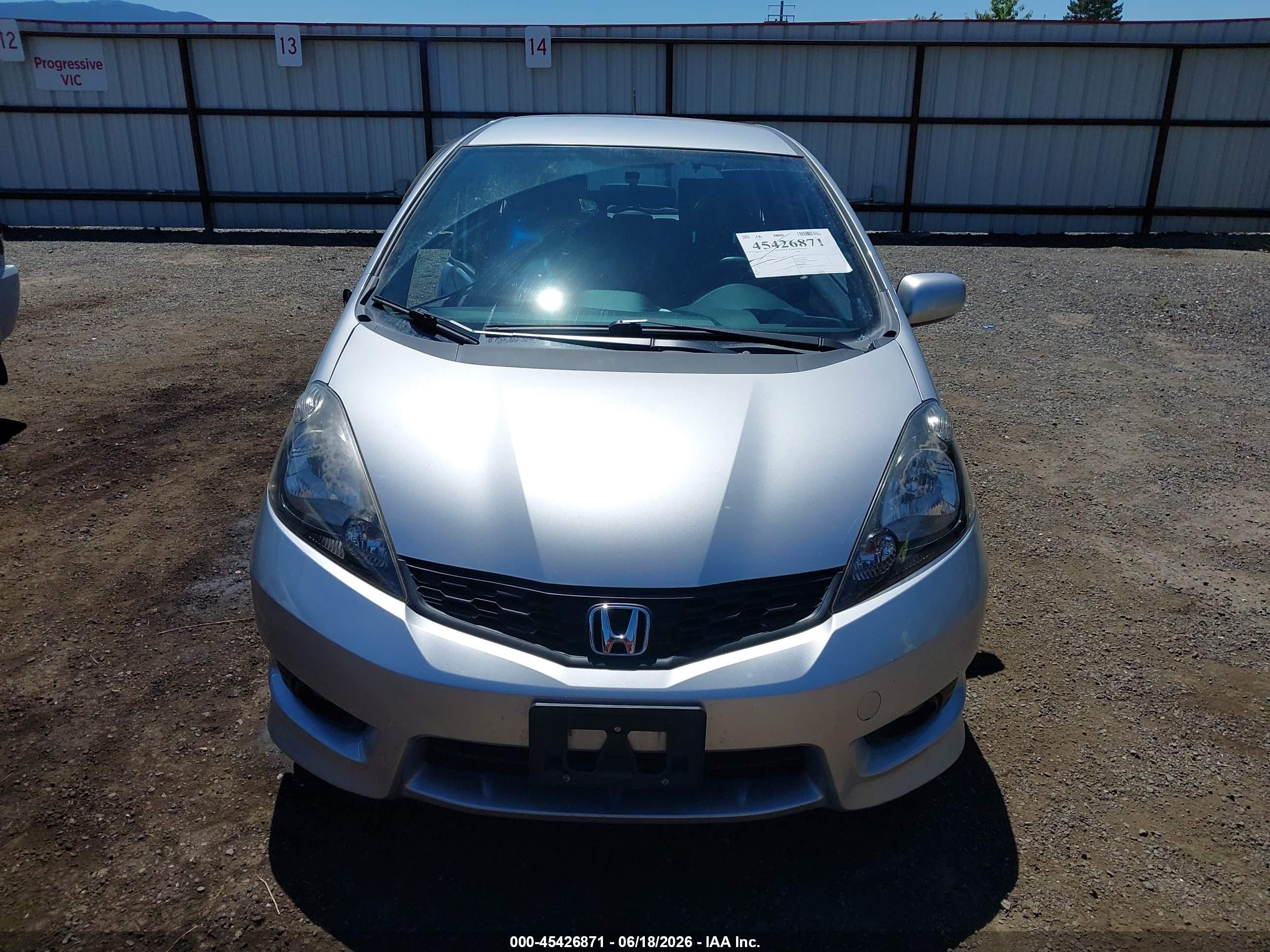 2013 Honda Fit Sport Silver vin: JHMGE8H56DC058907