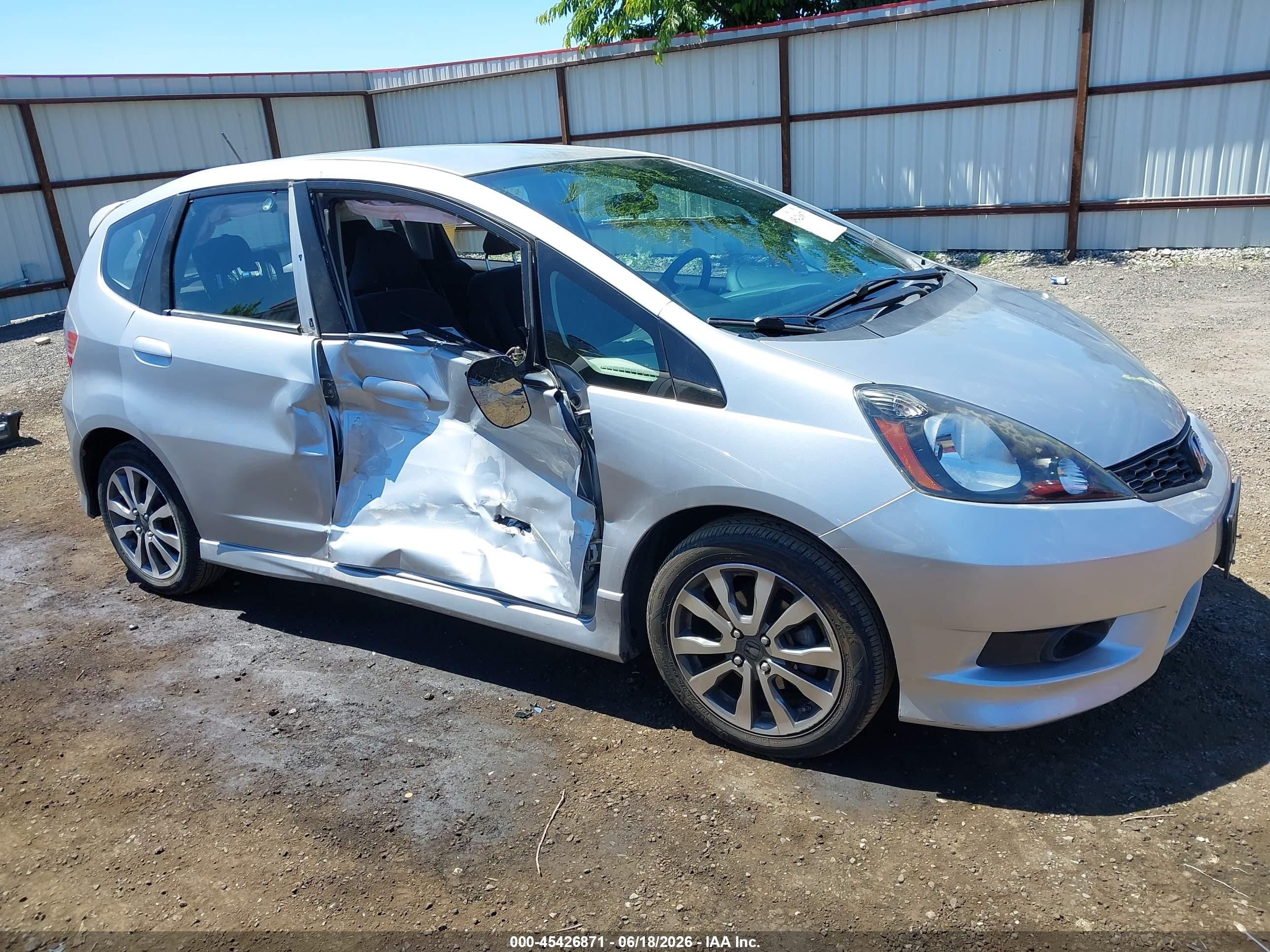 2013 Honda Fit Sport Silver vin: JHMGE8H56DC058907