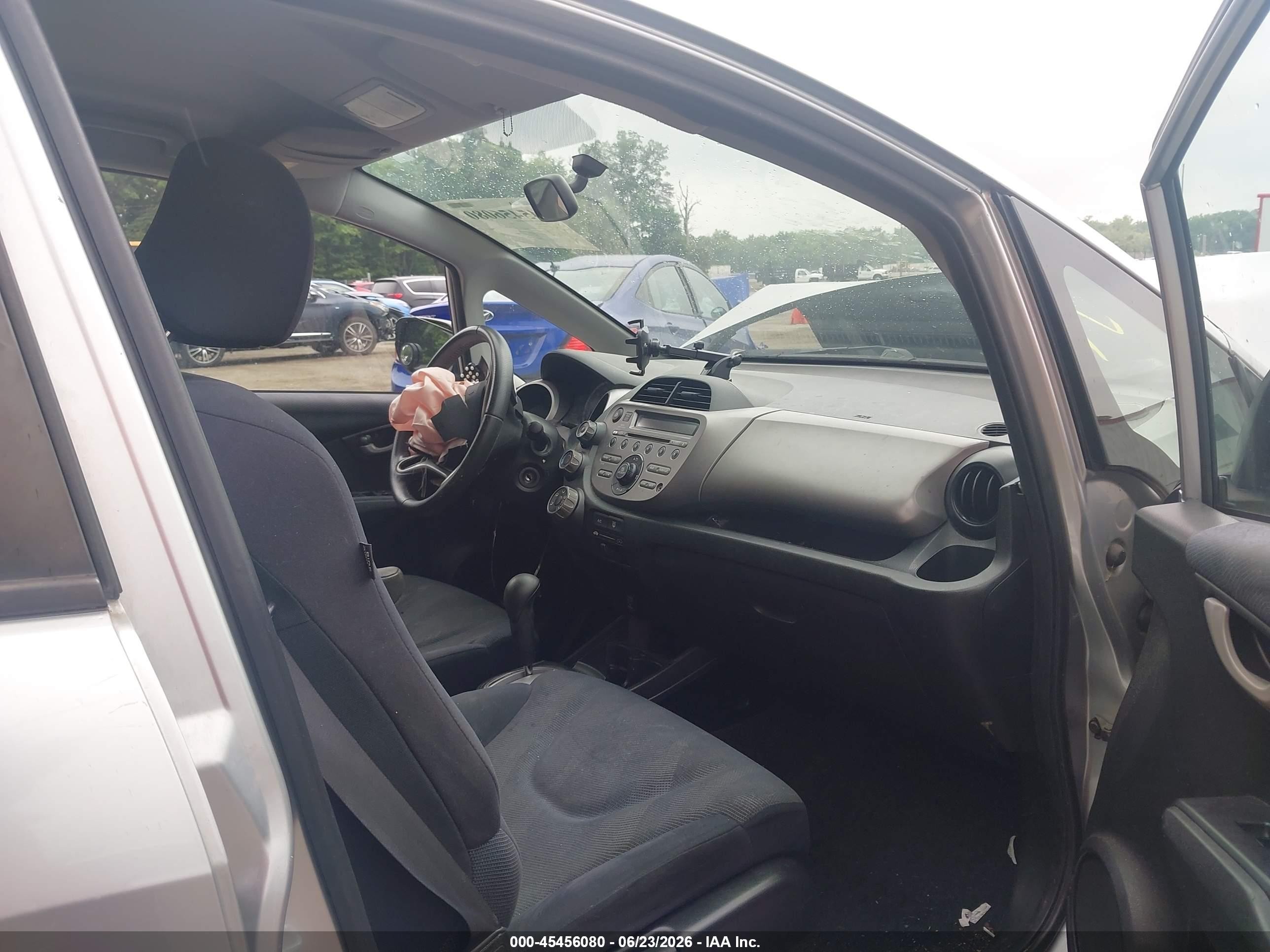2011 Honda Fit Sport Silver vin: JHMGE8H57BC014167