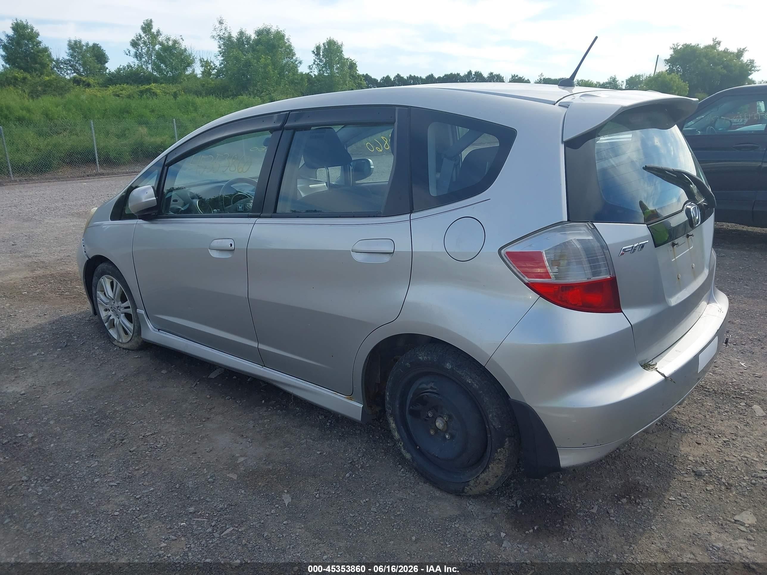 2011 Honda Fit Sport Silver vin: JHMGE8H57BC017392