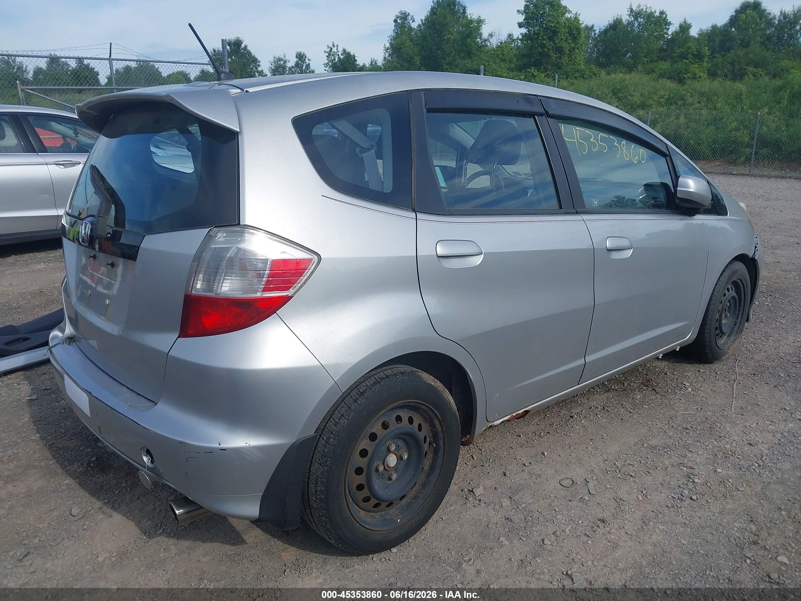 2011 Honda Fit Sport Silver vin: JHMGE8H57BC017392