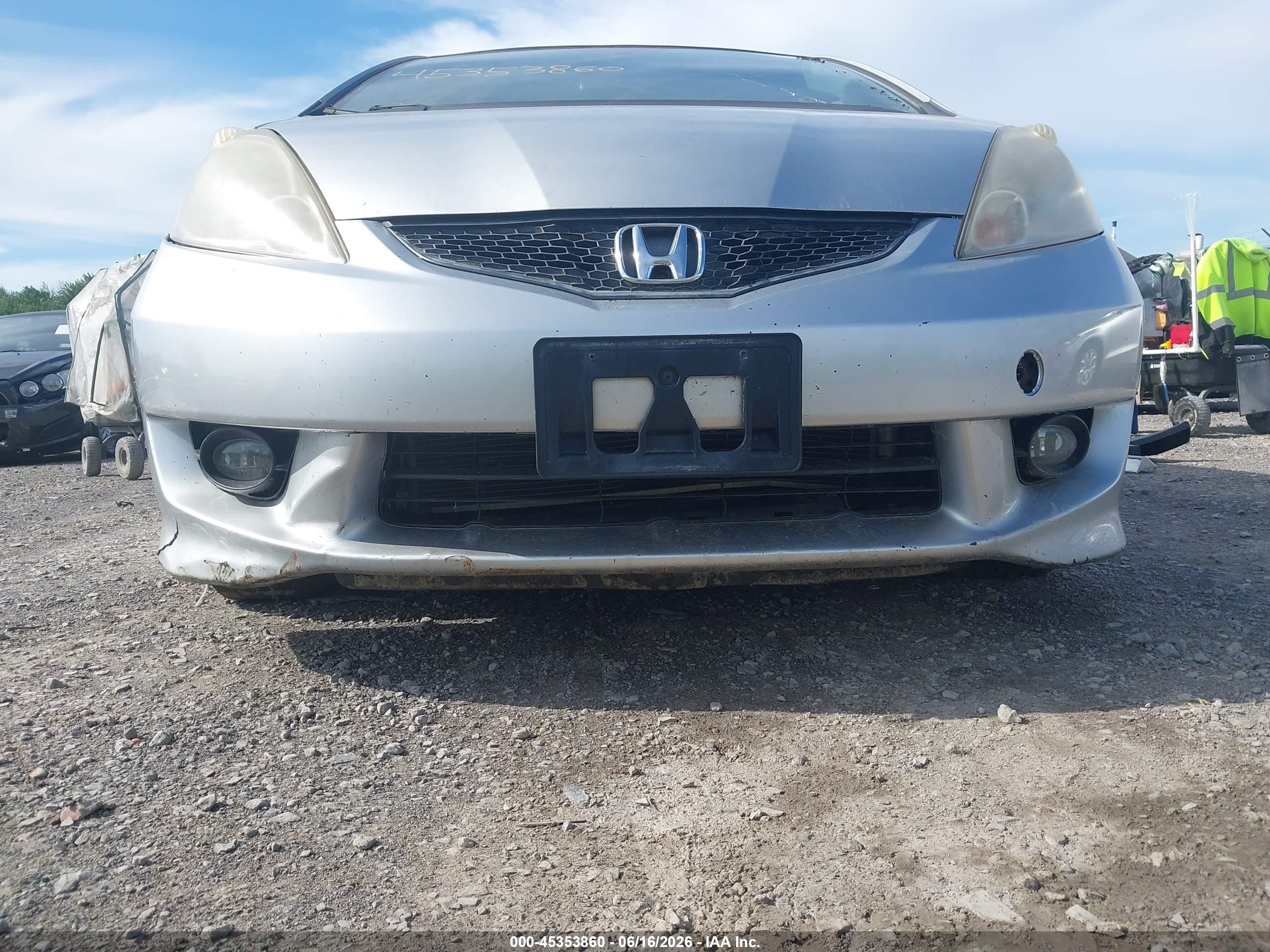 2011 Honda Fit Sport Silver vin: JHMGE8H57BC017392