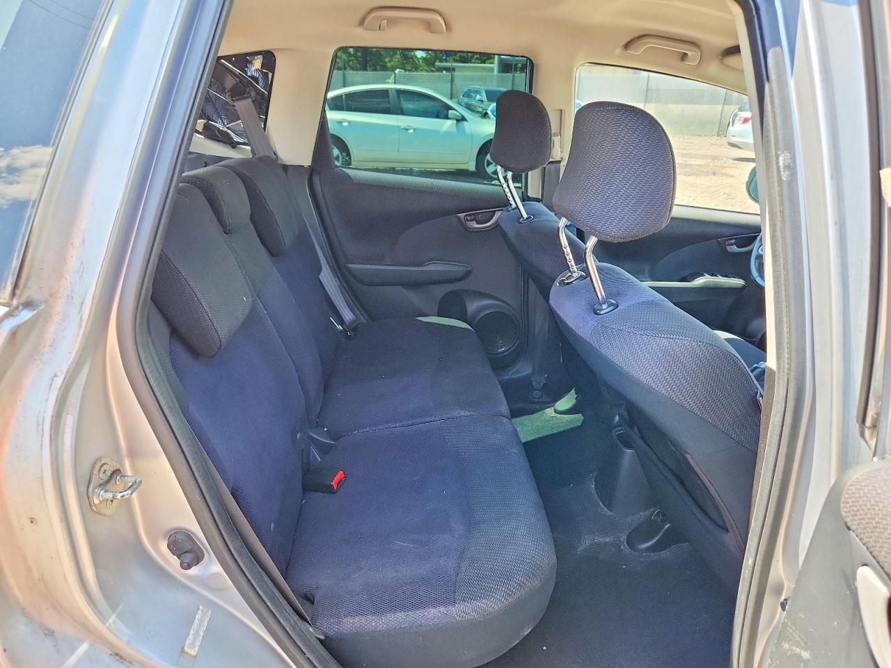 2013 Honda Fit Sport Silver vin: JHMGE8H57DC042781