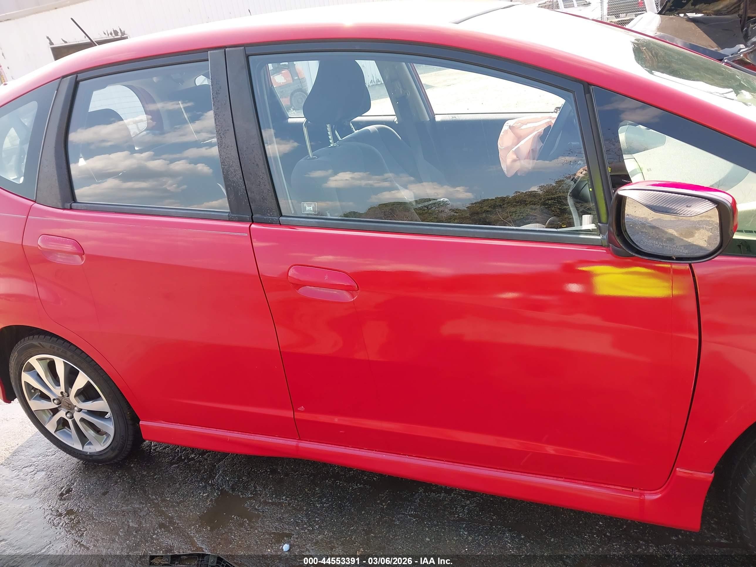 2012 Honda Fit Sport Red vin: JHMGE8H58CC014082