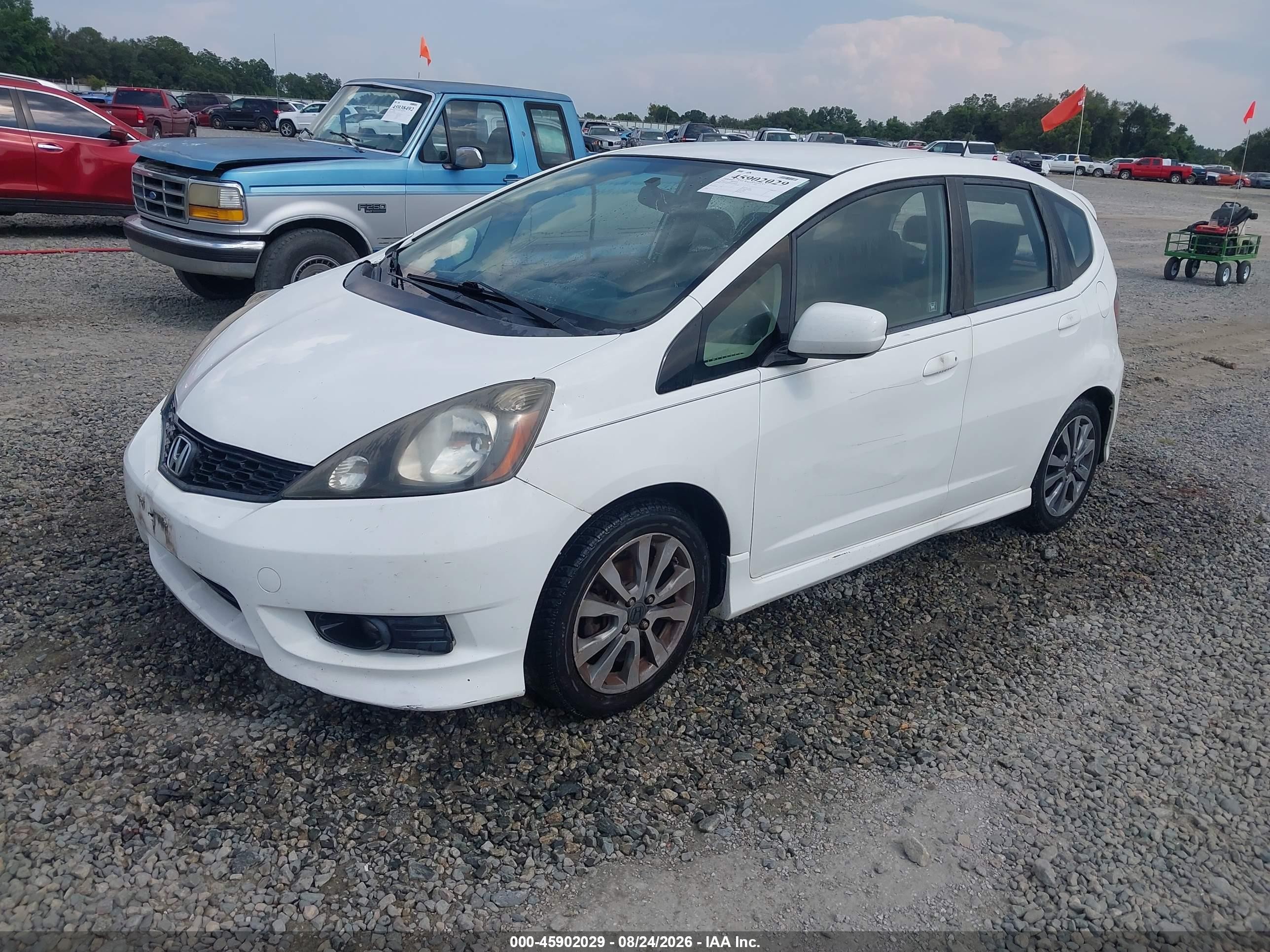 2013 Honda Fit Sport Белый vin: JHMGE8H58DC000393