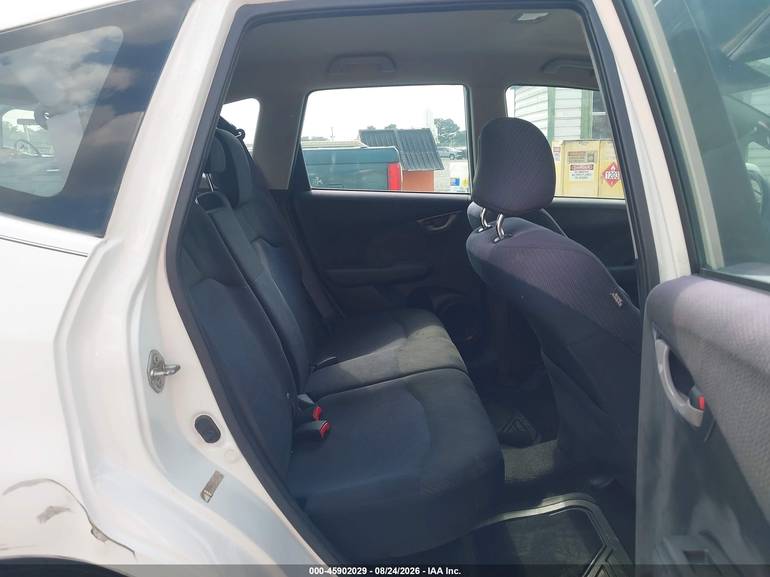 2013 Honda Fit Sport Белый vin: JHMGE8H58DC000393