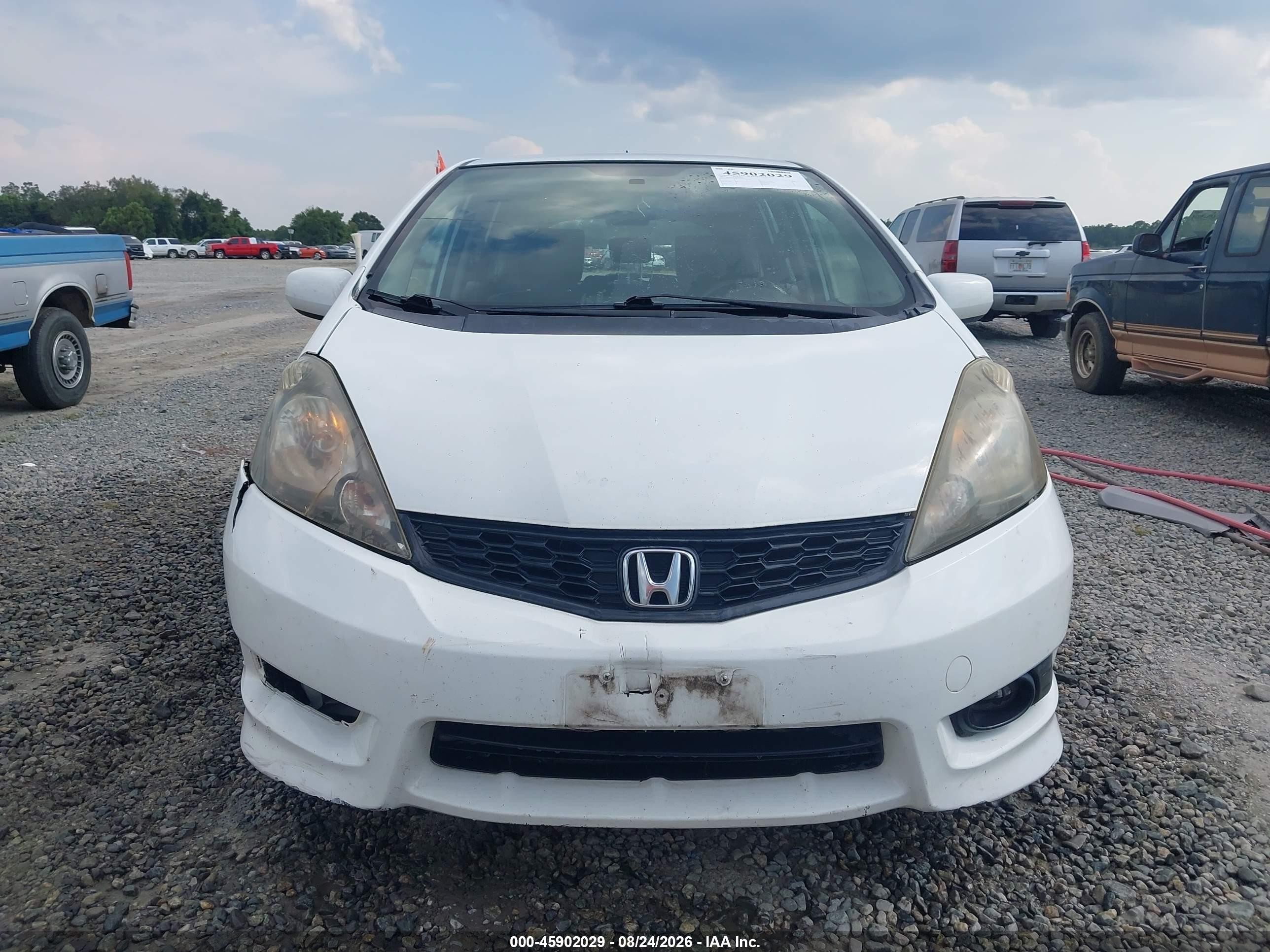 2013 Honda Fit Sport Белый vin: JHMGE8H58DC000393
