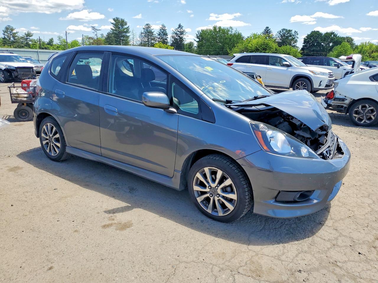 2013 Honda Fit Sport Gray vin: JHMGE8H58DC077202