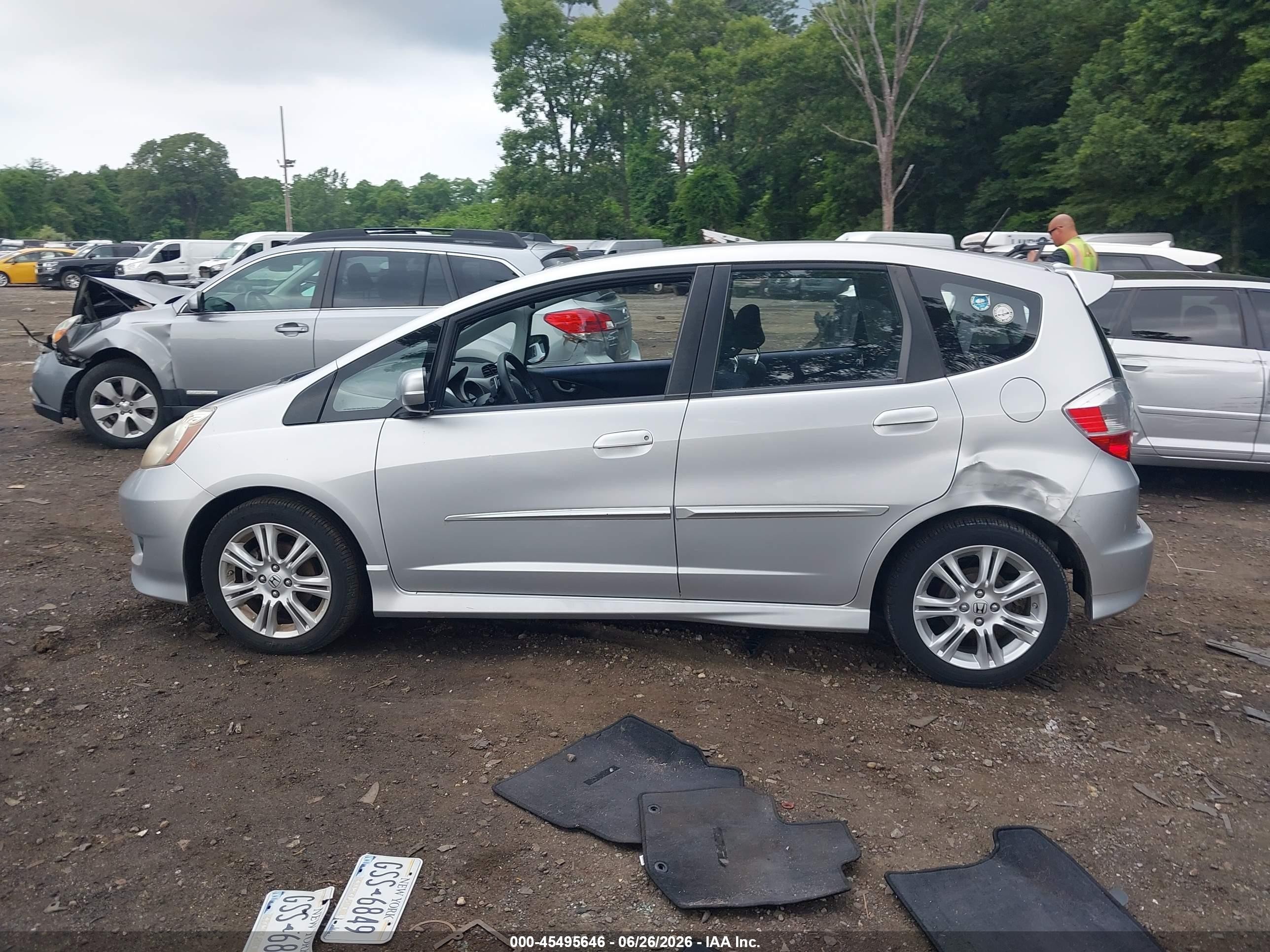 2011 Honda Fit Sport Silver vin: JHMGE8H59BC017037