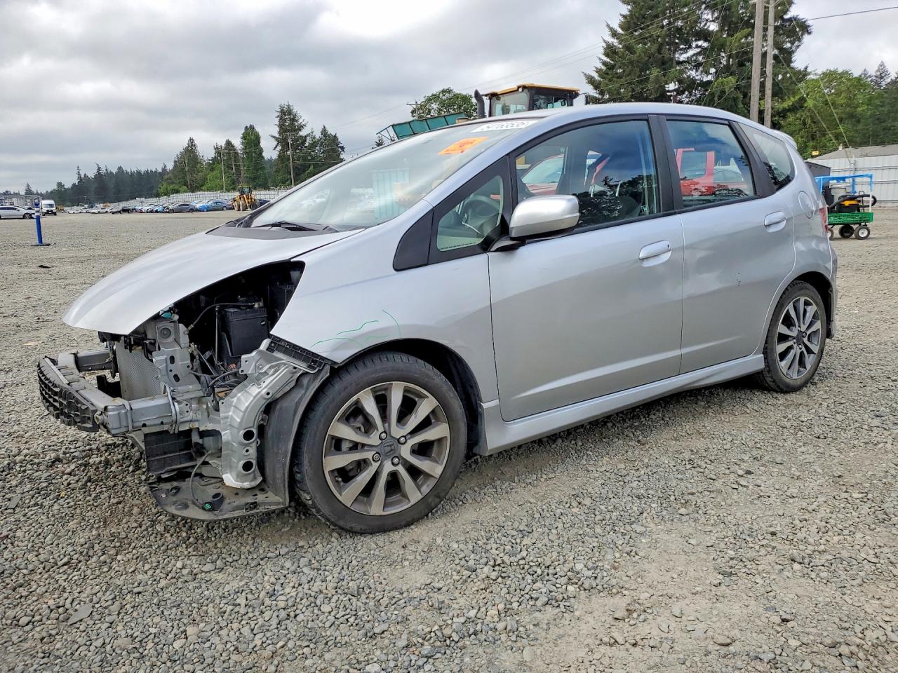 2013 Honda Fit Sport Silver vin: JHMGE8H59DC014660