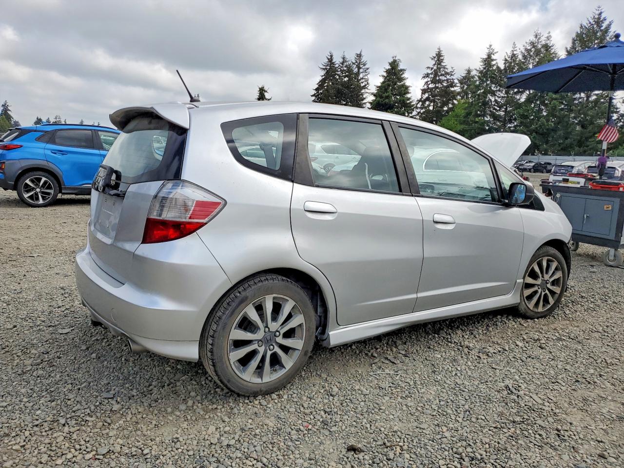 2013 Honda Fit Sport Silver vin: JHMGE8H59DC014660