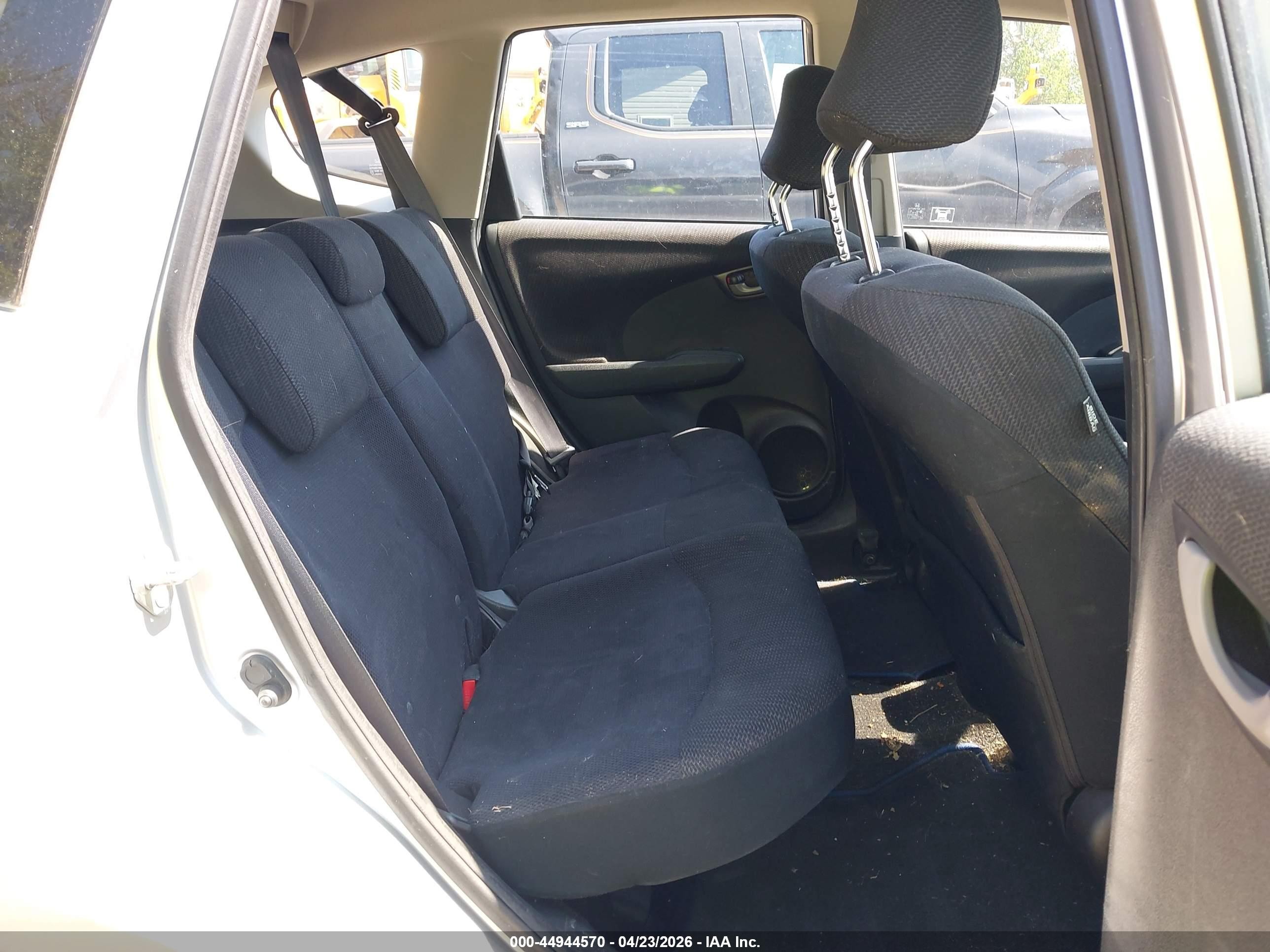 2013 Honda Fit Sport Silver vin: JHMGE8H59DC024394