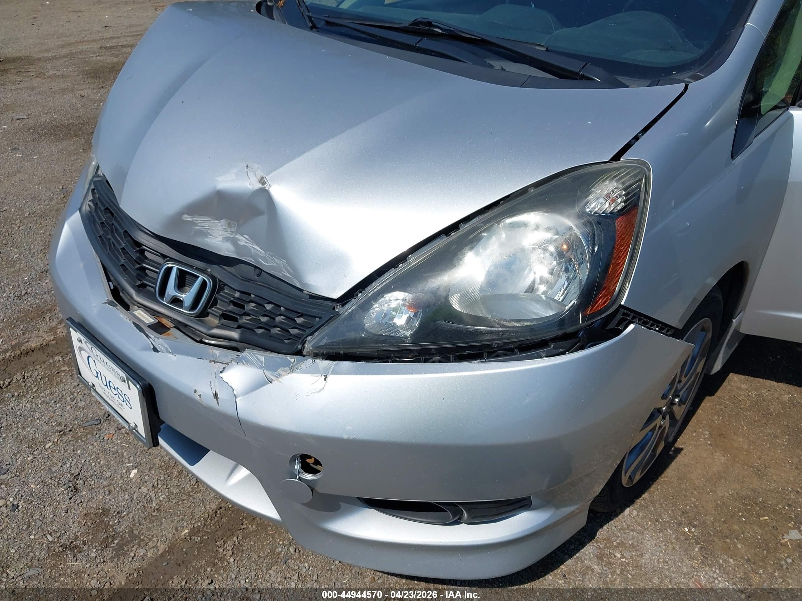 2013 Honda Fit Sport Silver vin: JHMGE8H59DC024394