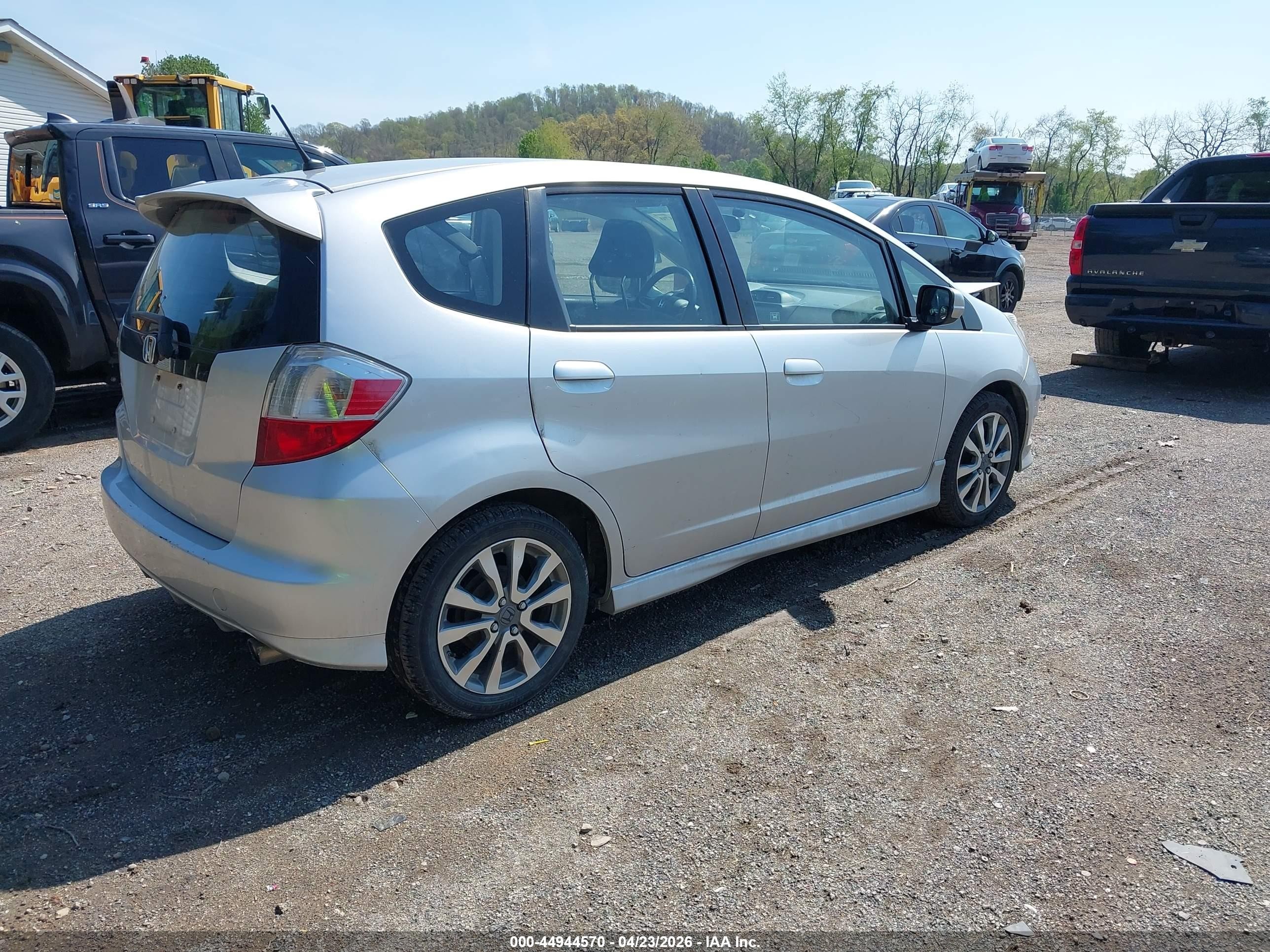 2013 Honda Fit Sport Silver vin: JHMGE8H59DC024394