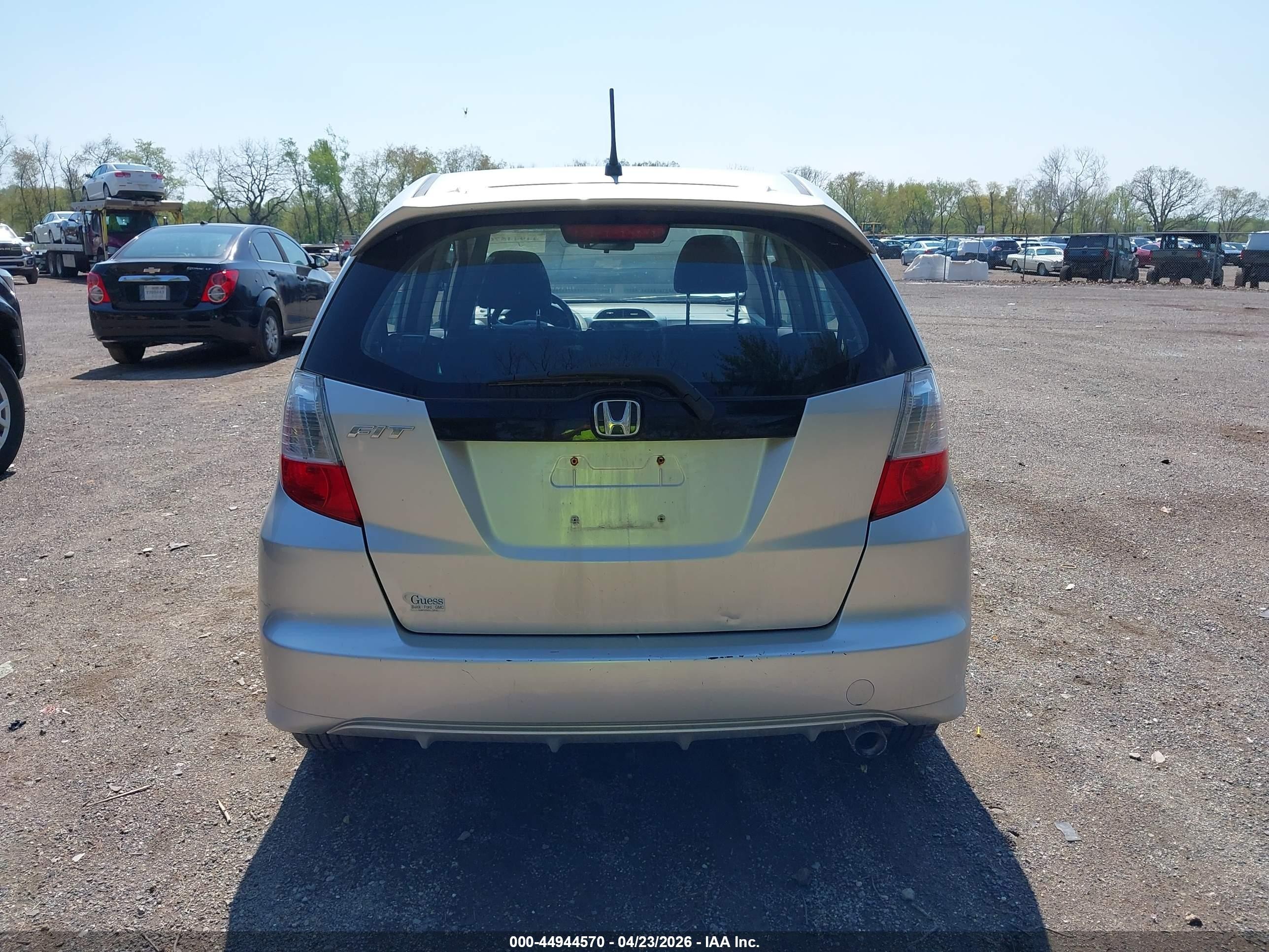 2013 Honda Fit Sport Silver vin: JHMGE8H59DC024394