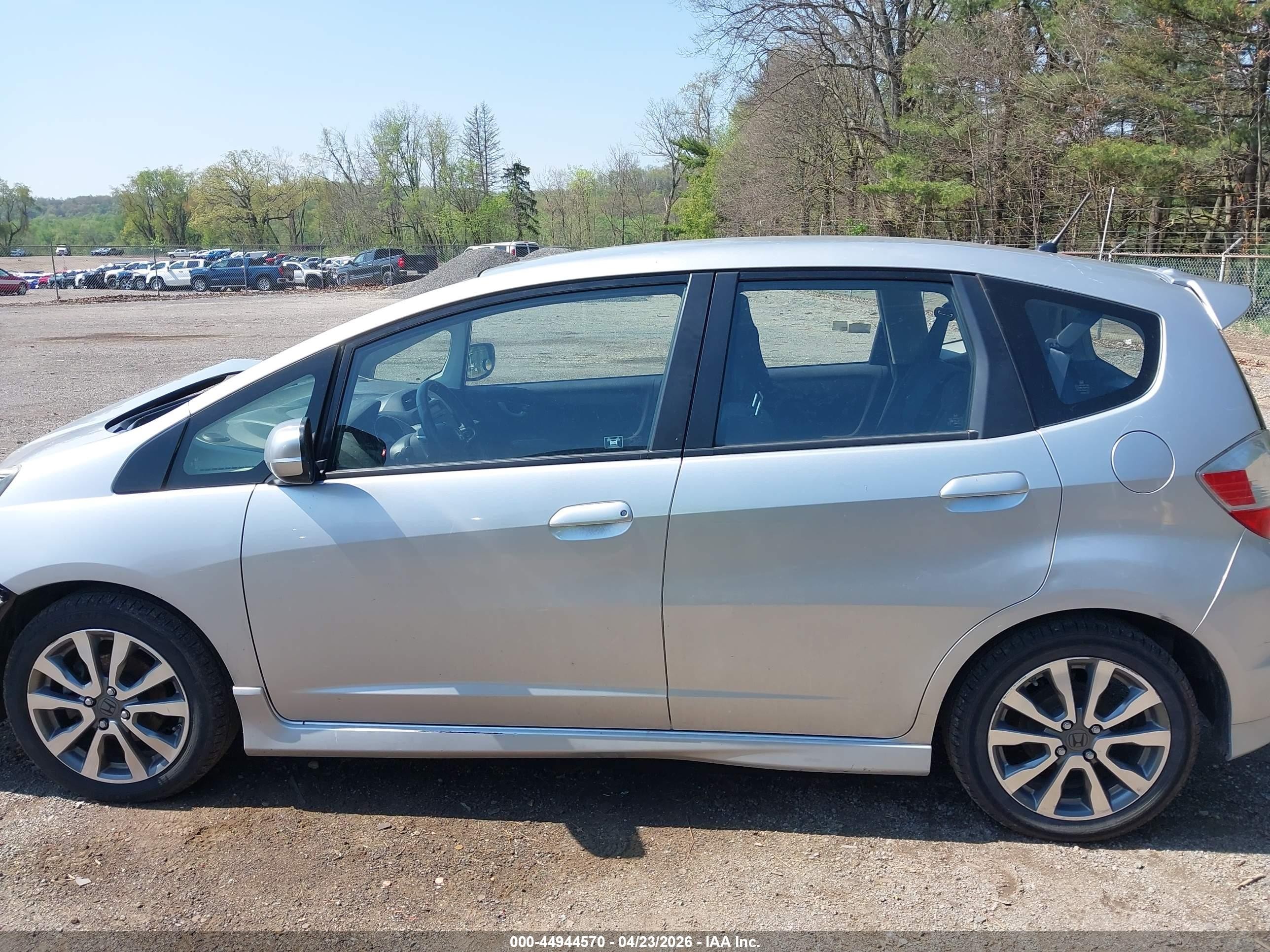 2013 Honda Fit Sport Silver vin: JHMGE8H59DC024394