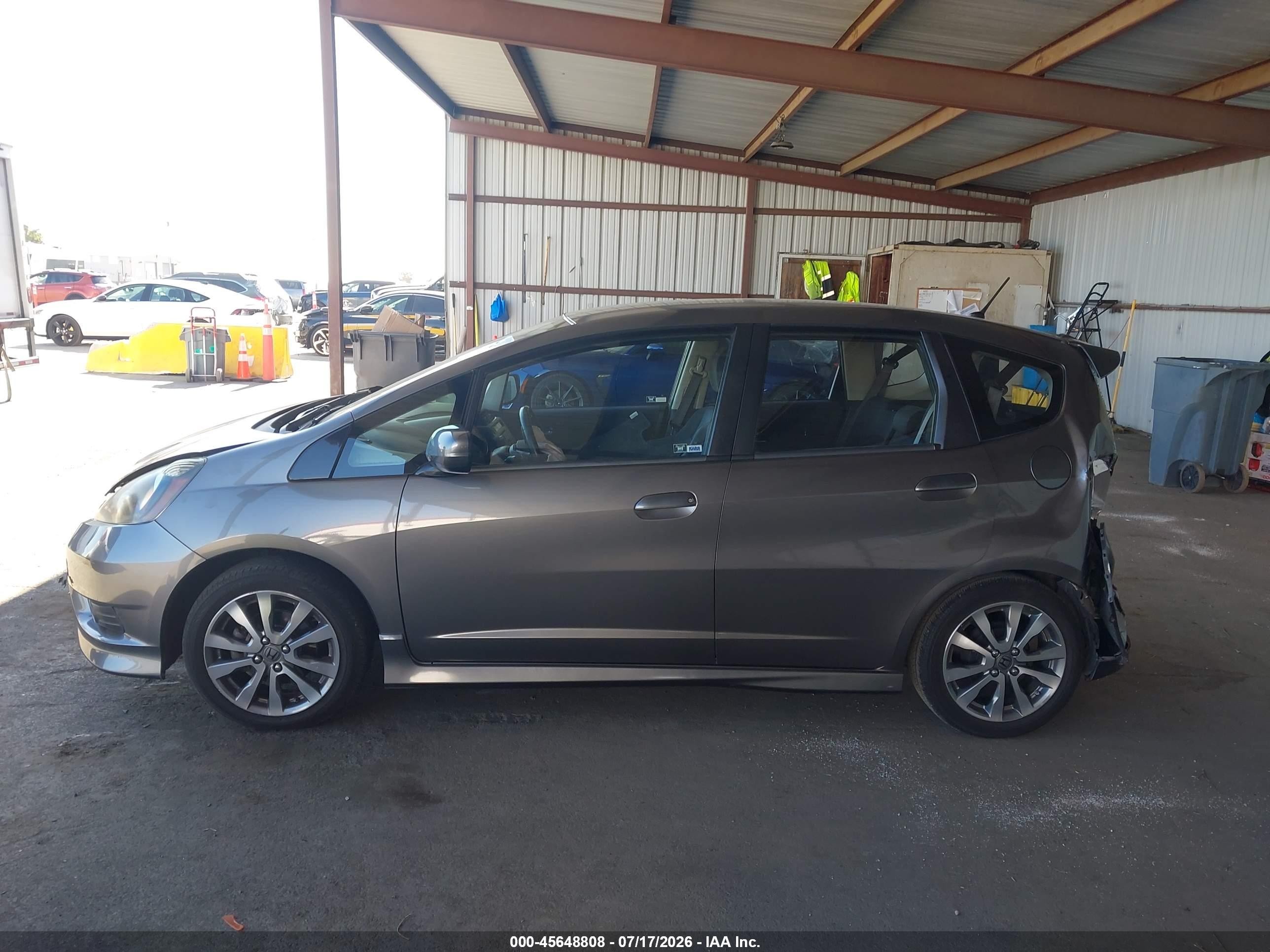 2013 Honda Fit Sport Gray vin: JHMGE8H59DC036464