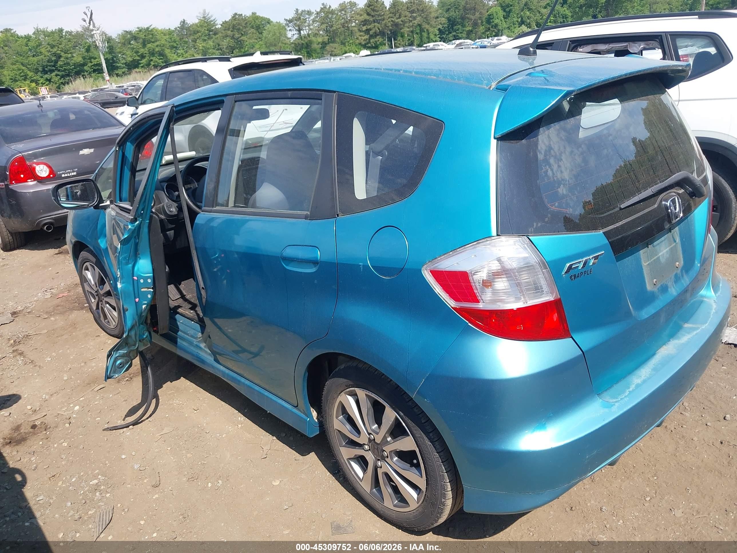2013 Honda Fit Sport Turquoise vin: JHMGE8H59DC062370