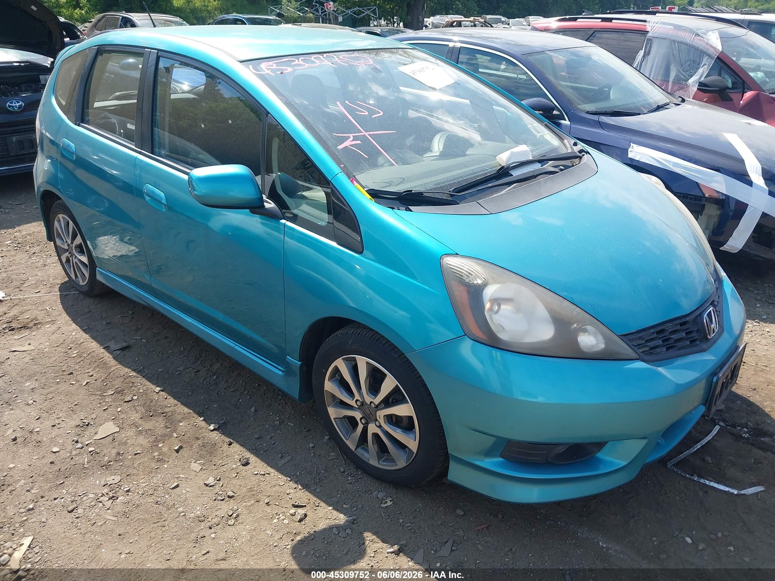 2013 Honda Fit Sport Turquoise vin: JHMGE8H59DC062370