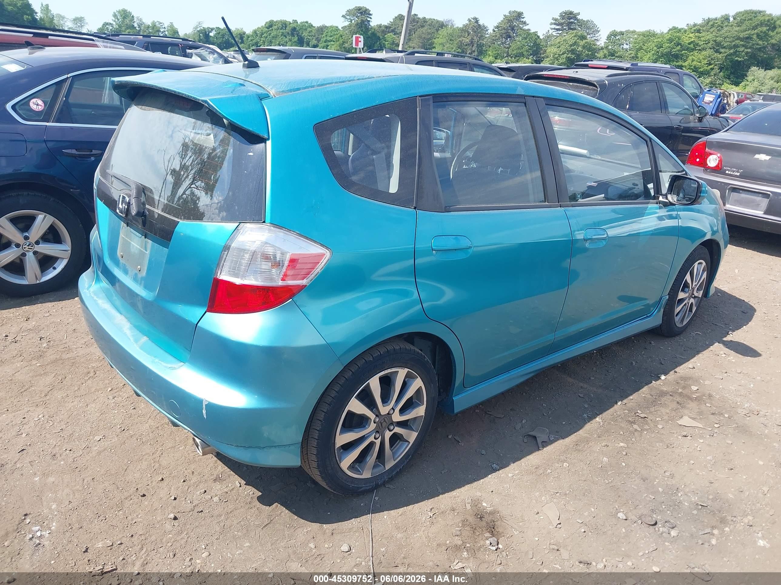 2013 Honda Fit Sport Turquoise vin: JHMGE8H59DC062370