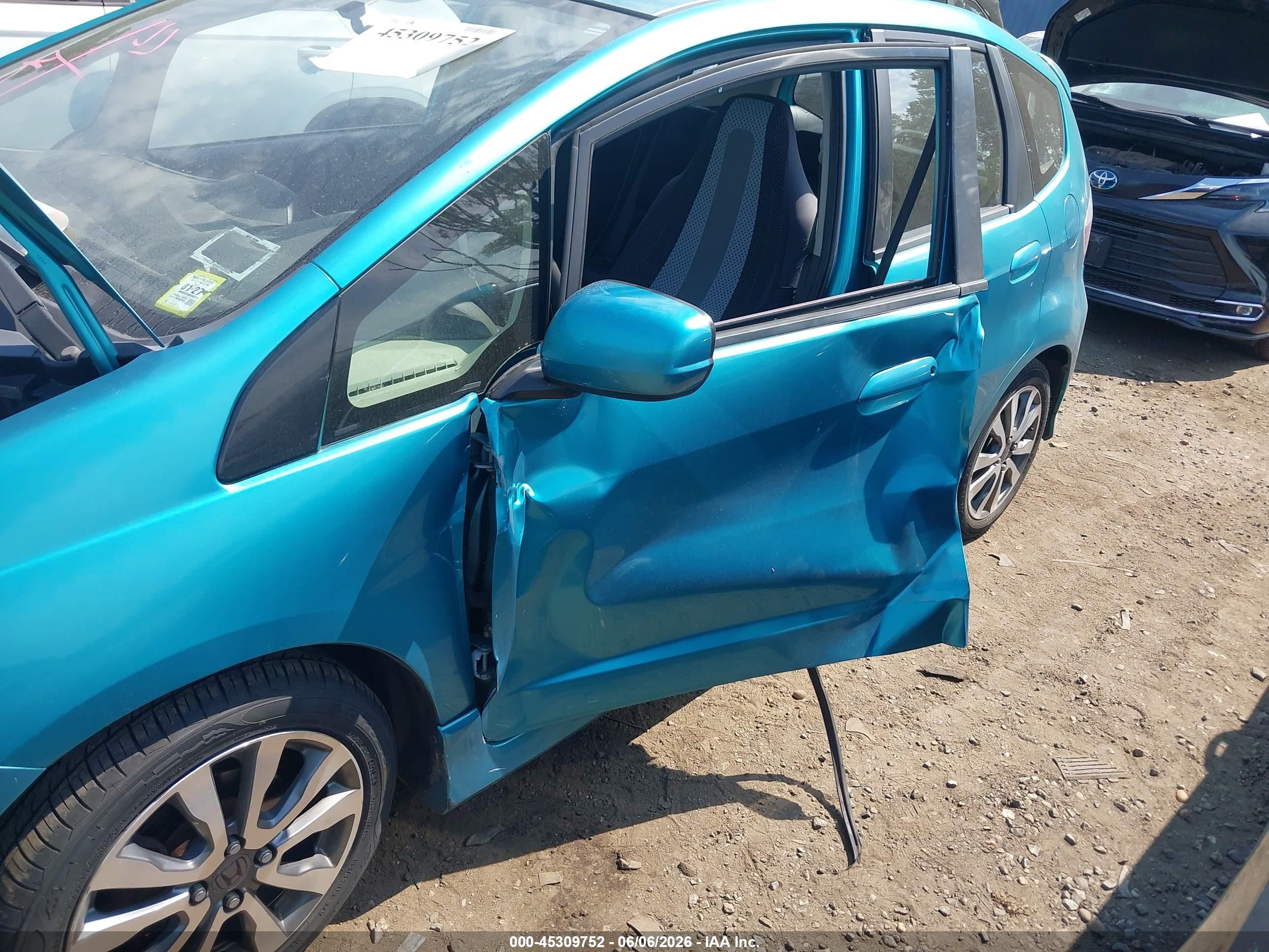 2013 Honda Fit Sport Turquoise vin: JHMGE8H59DC062370